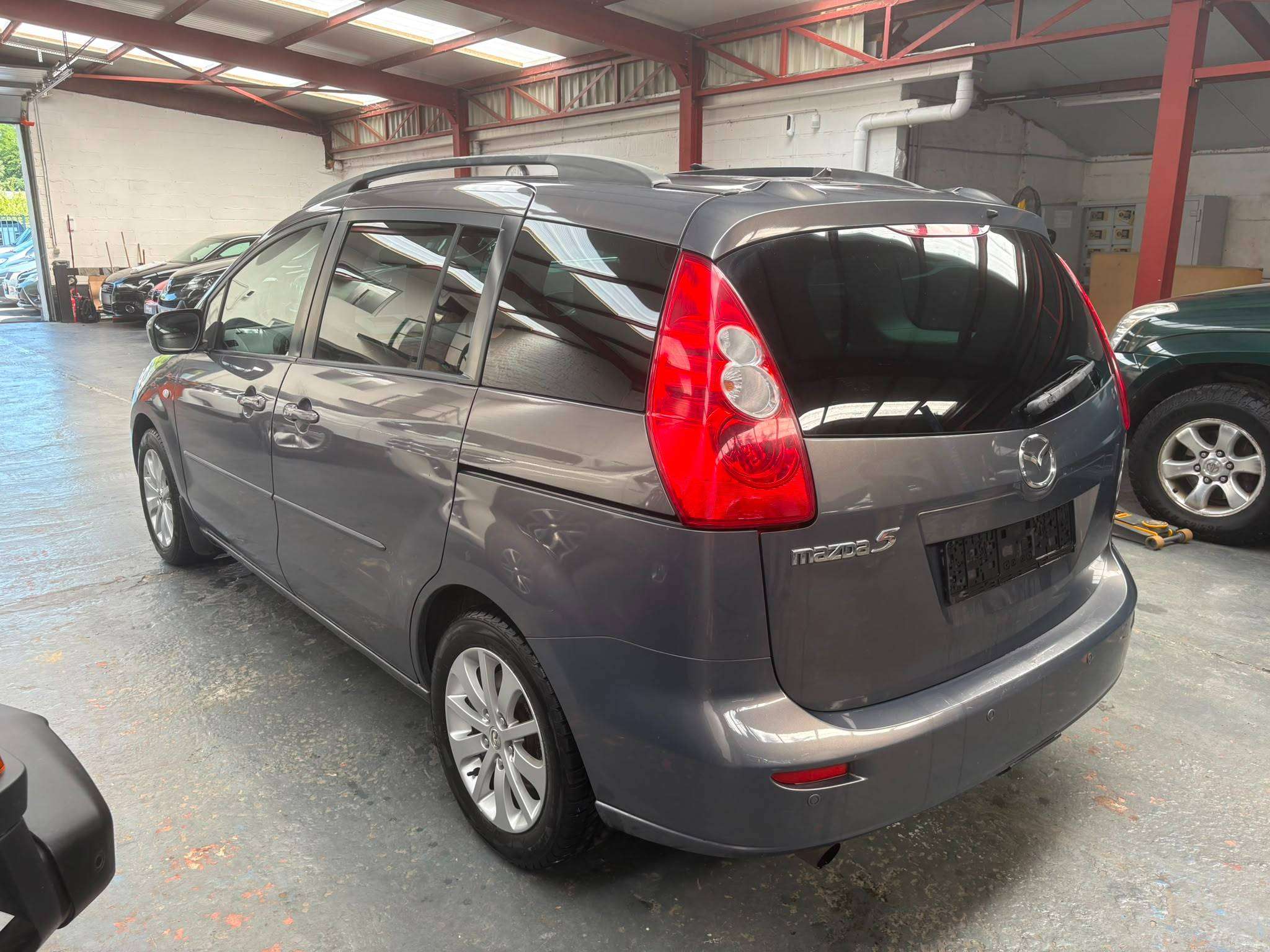 Mazda 5 7 places/2.0 Fuel/Airco/Export