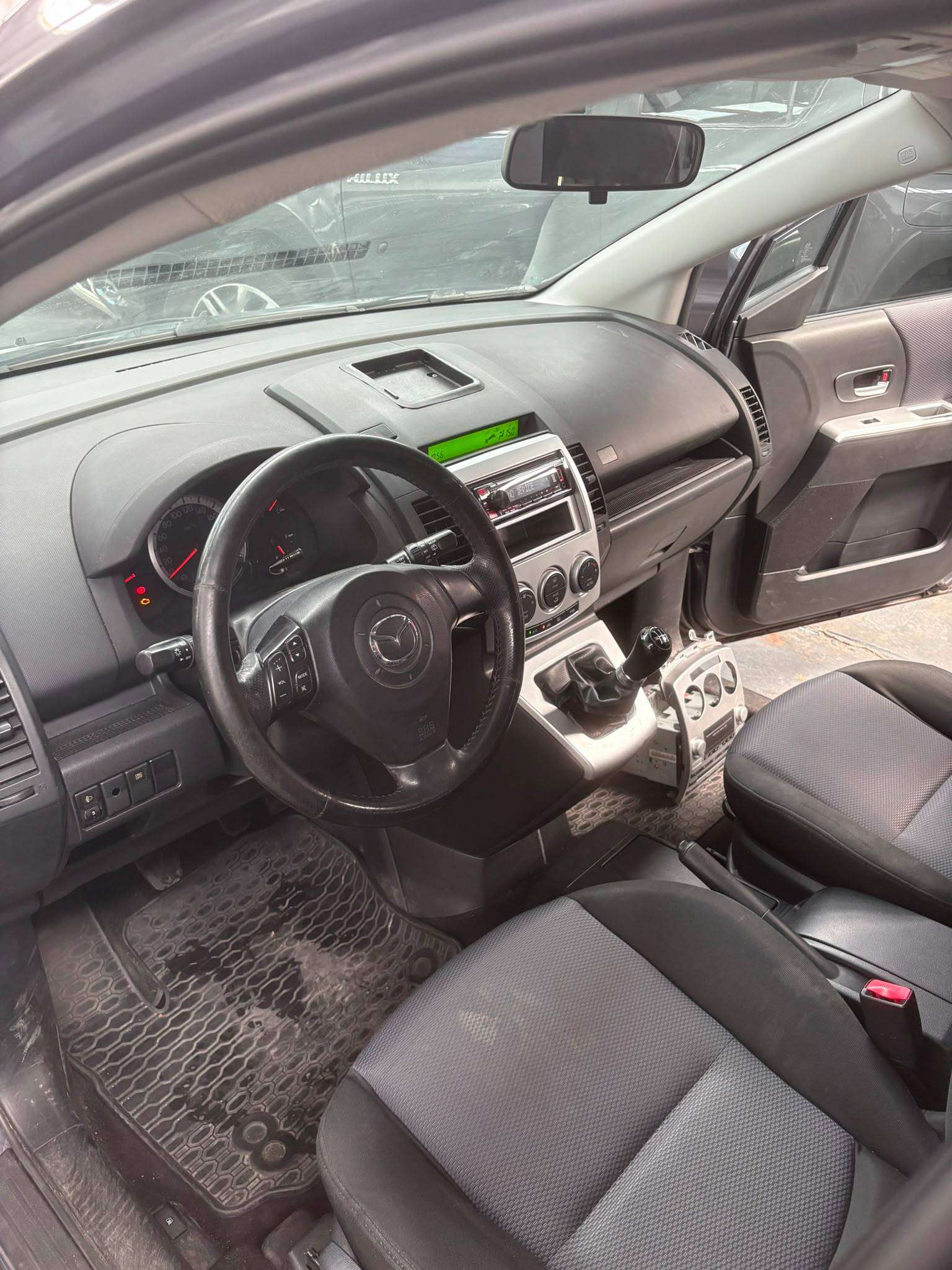 Mazda 5 7 places/2.0 Fuel/Airco/Export