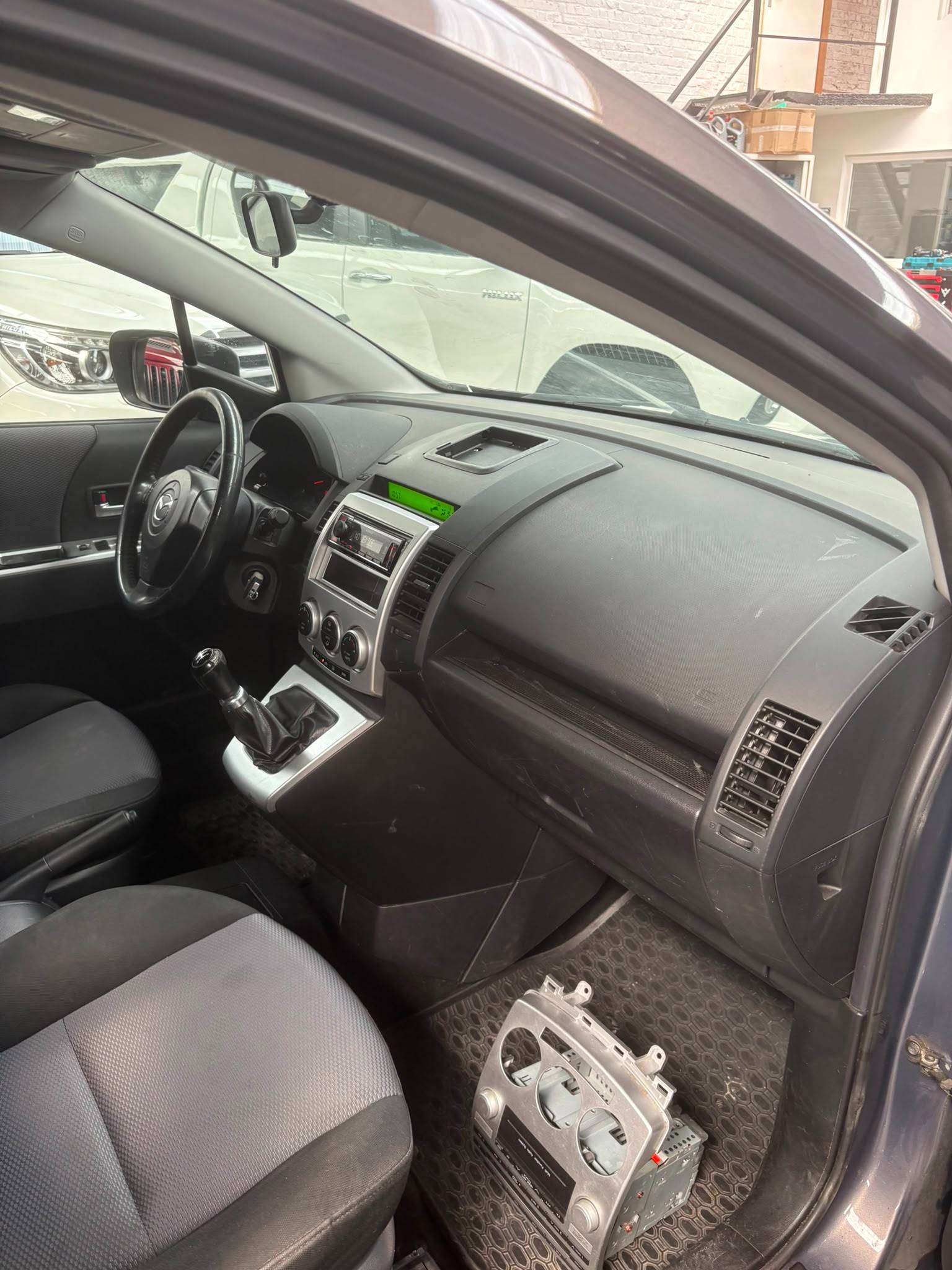 Mazda 5 7 places/2.0 Fuel/Airco/Export