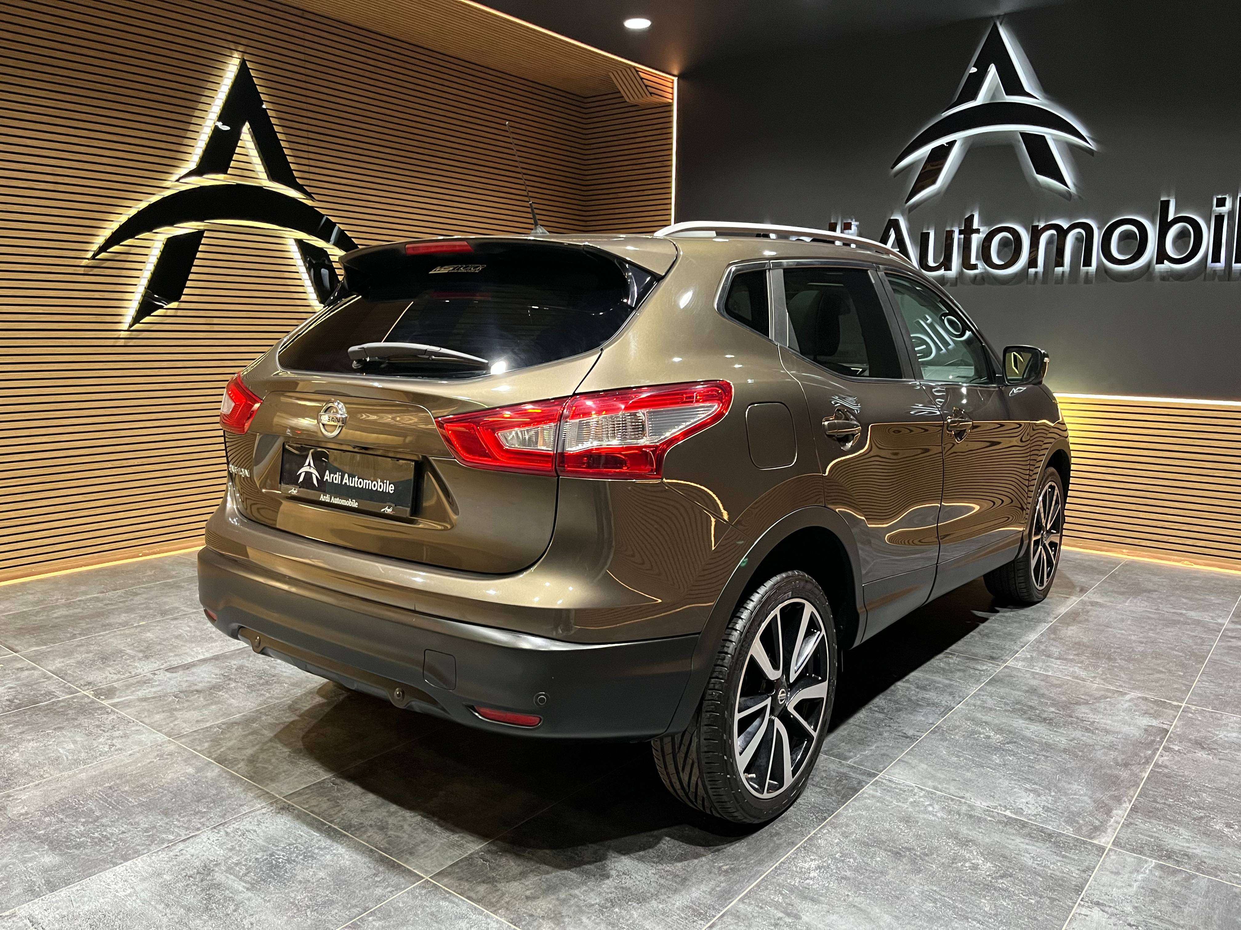 Nissan Qashqai 1.6 dCi 4WD *TOIT PANO*XENON*1ER PROPRIO*GARANTIE*