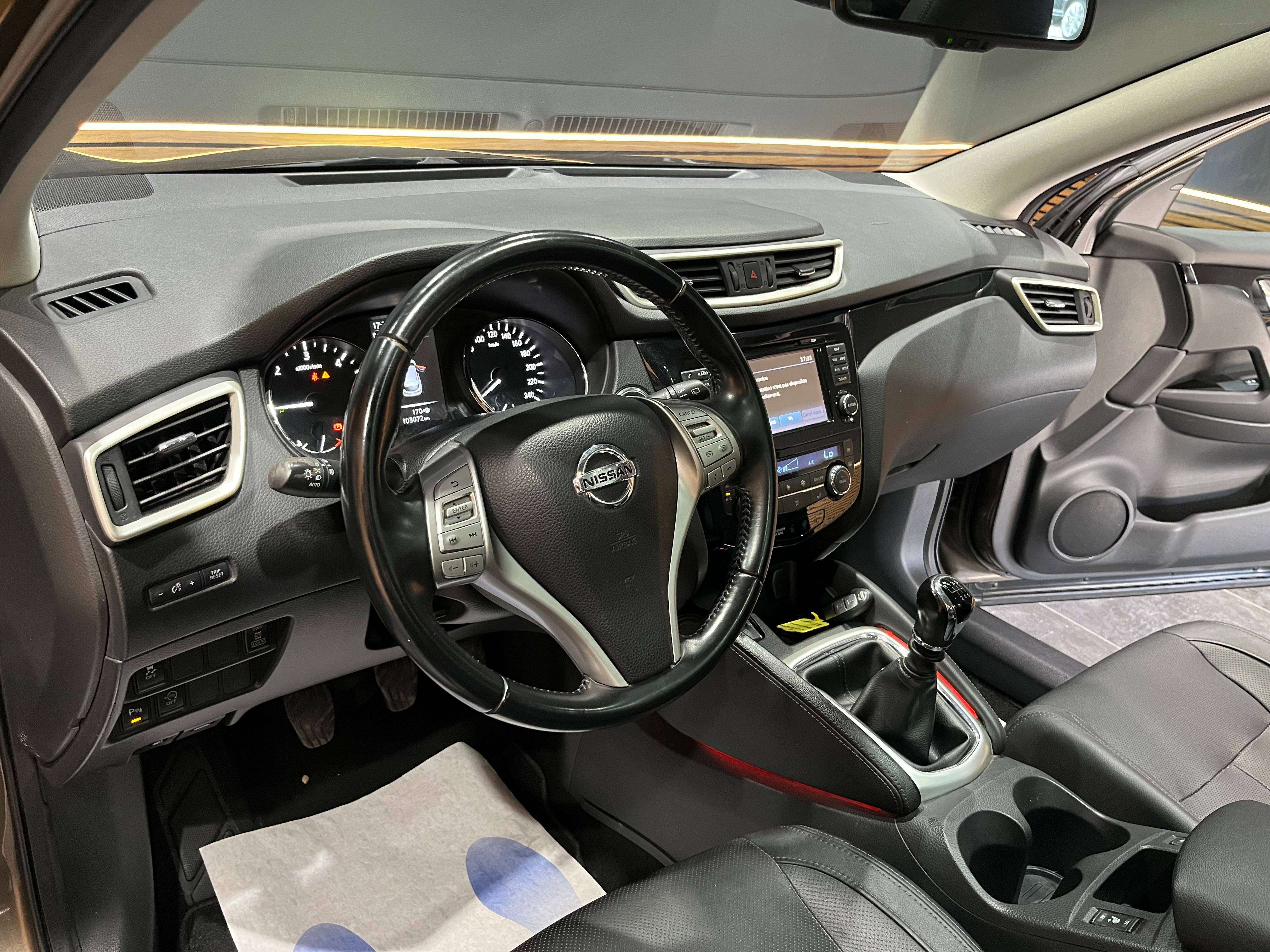 Nissan Qashqai 1.6 dCi 4WD *TOIT PANO*XENON*1ER PROPRIO*GARANTIE*