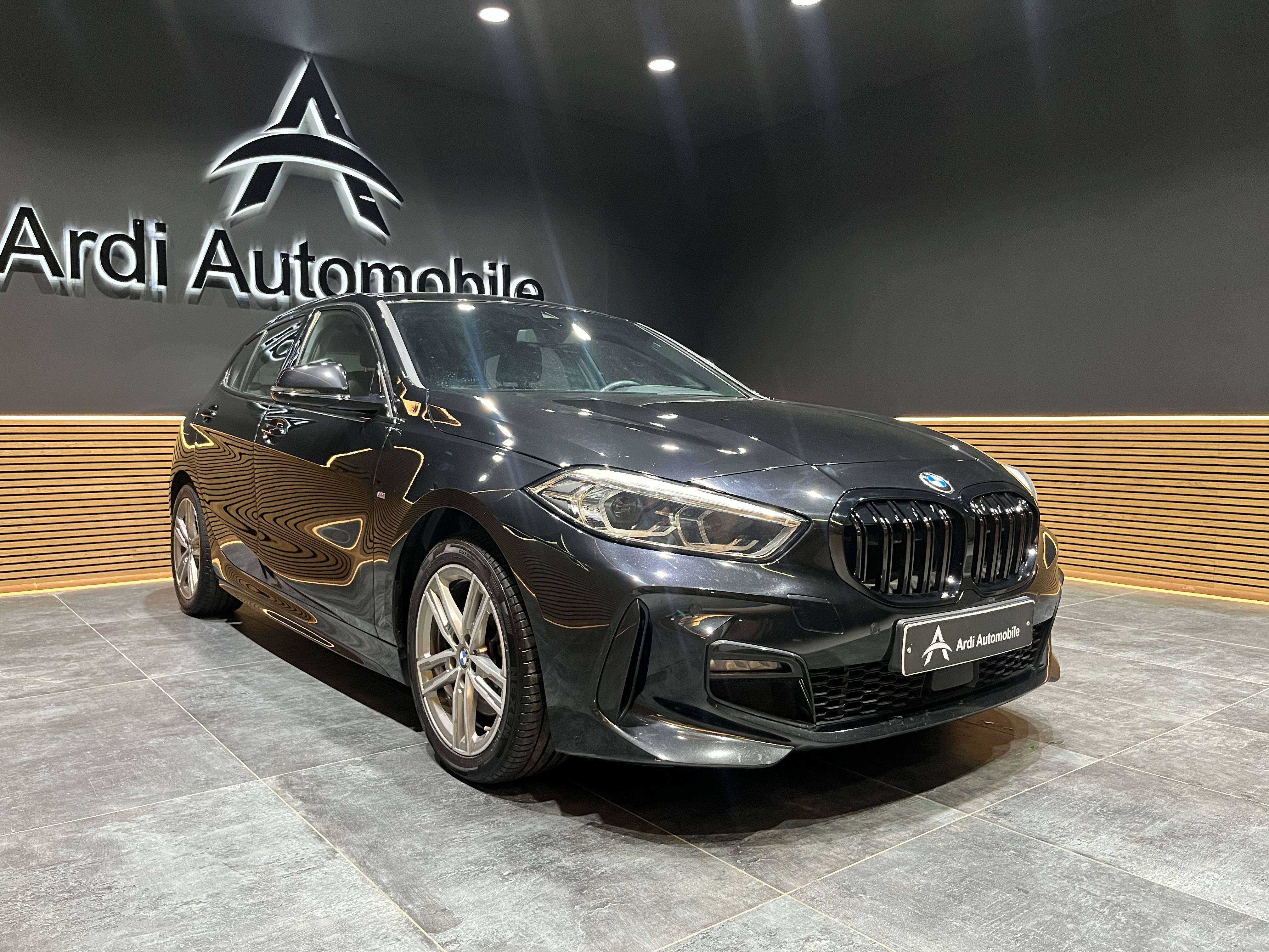 BMW 118 iA *PACK M*CARPLAY*SIEGE CHAUFF*GARANTIE 12 MOIS*