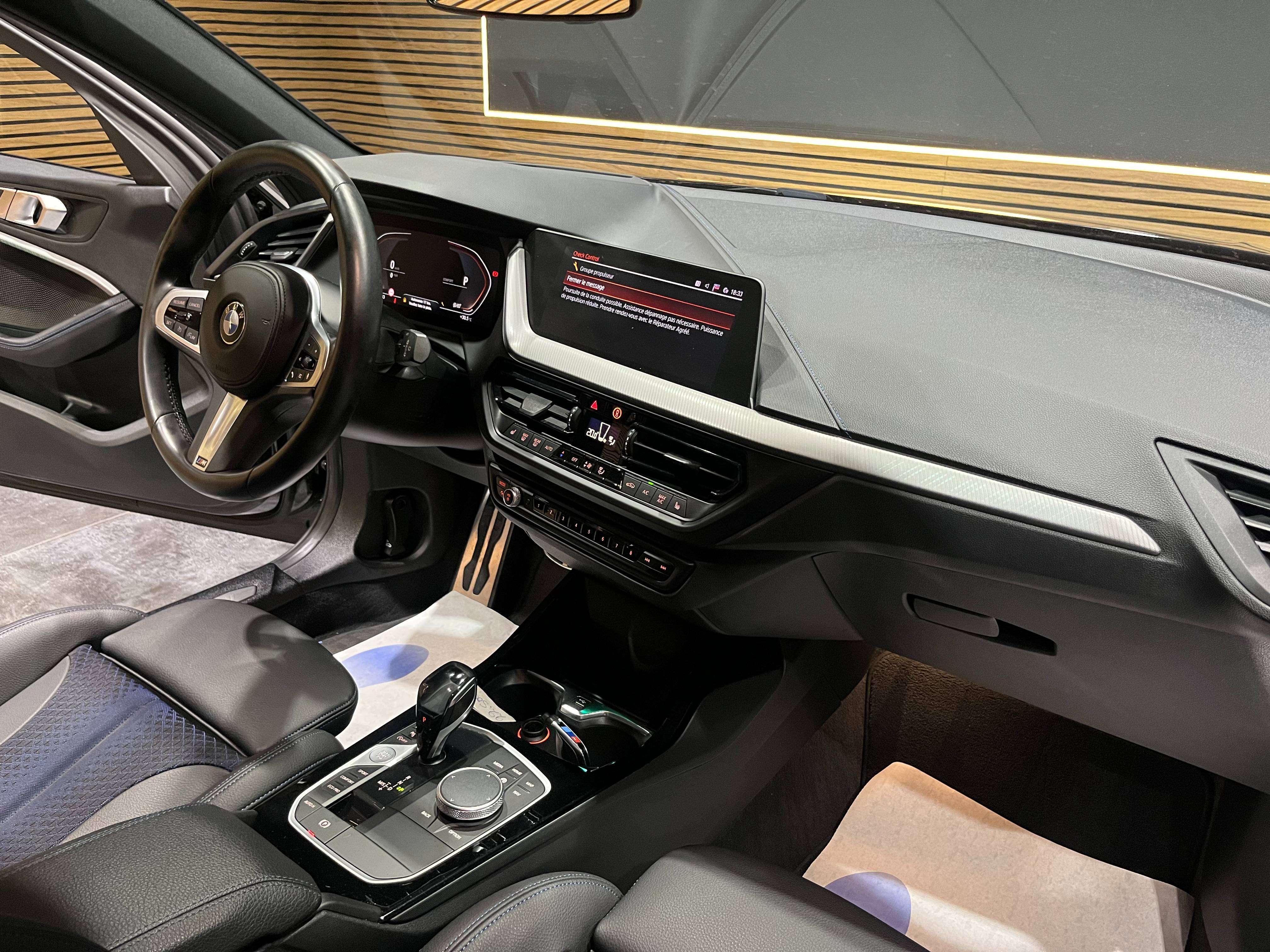 BMW 118 iA *PACK M*CARPLAY*SIEGE CHAUFF*GARANTIE 12 MOIS*