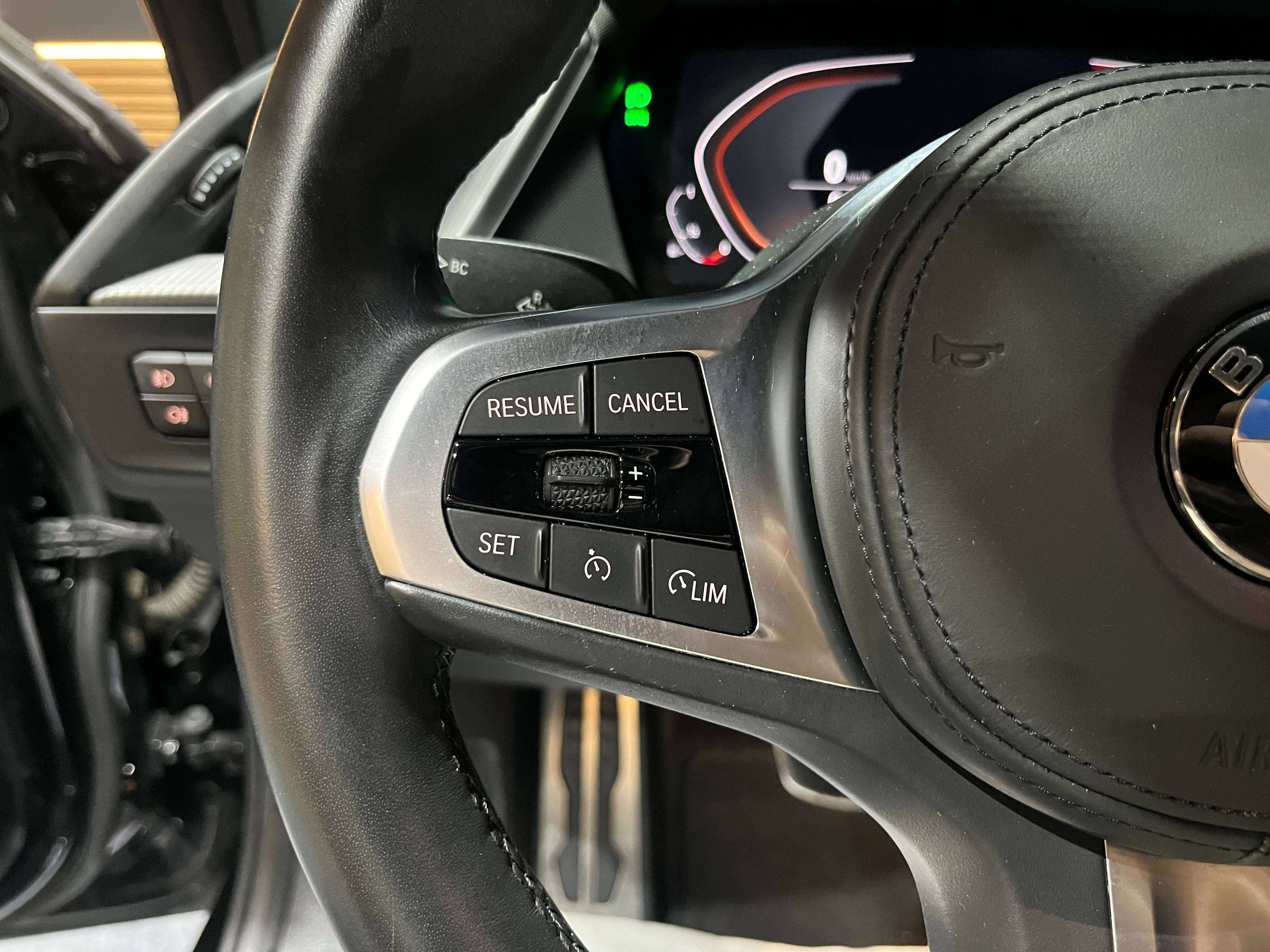 BMW 118 iA *PACK M*CARPLAY*SIEGE CHAUFF*GARANTIE 12 MOIS*