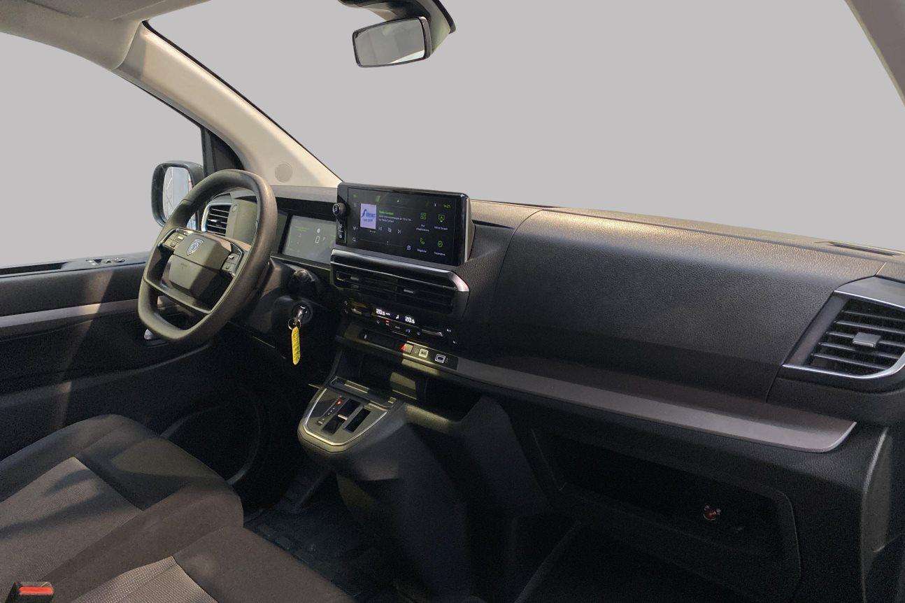 Peugeot Traveller Business 9 places