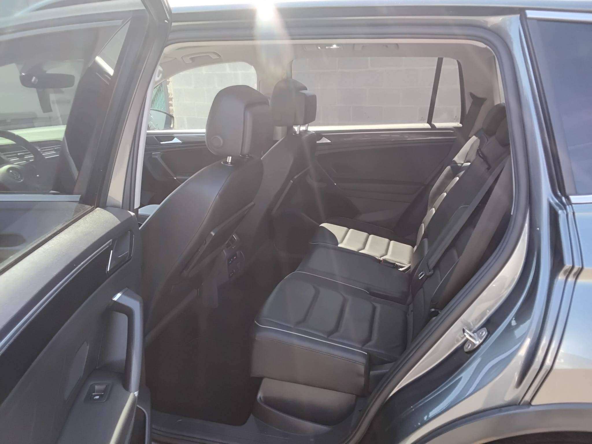 Volkswagen Tiguan Allspace 1.5 TSI R-LINE *FULL OPTIE* AUTOM LEDER 360°CAM CARPLAY PANODAK thumbnail