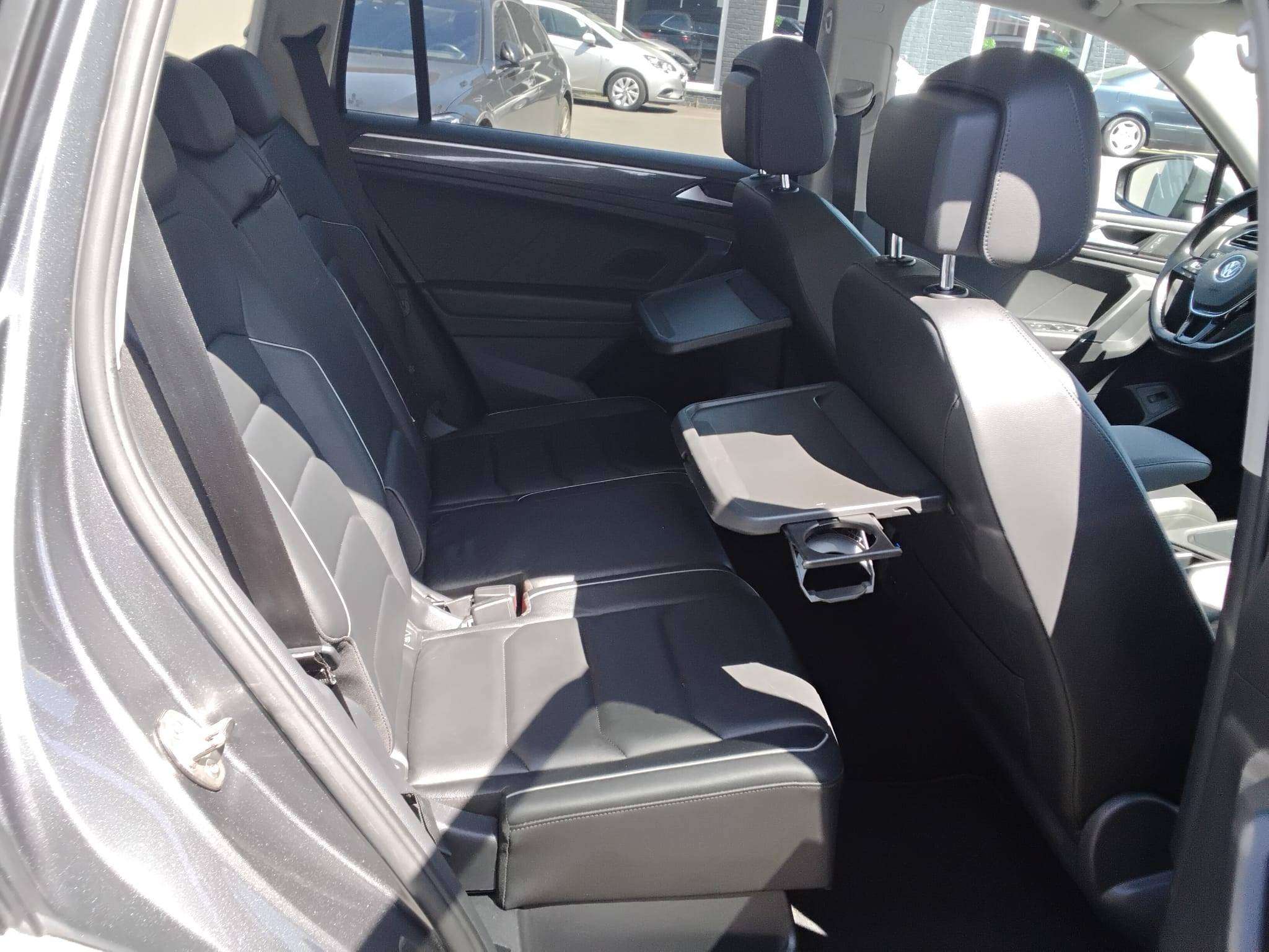 Volkswagen Tiguan Allspace 1.5 TSI R-LINE *FULL OPTIE* AUTOM LEDER 360°CAM CARPLAY PANODAK thumbnail
