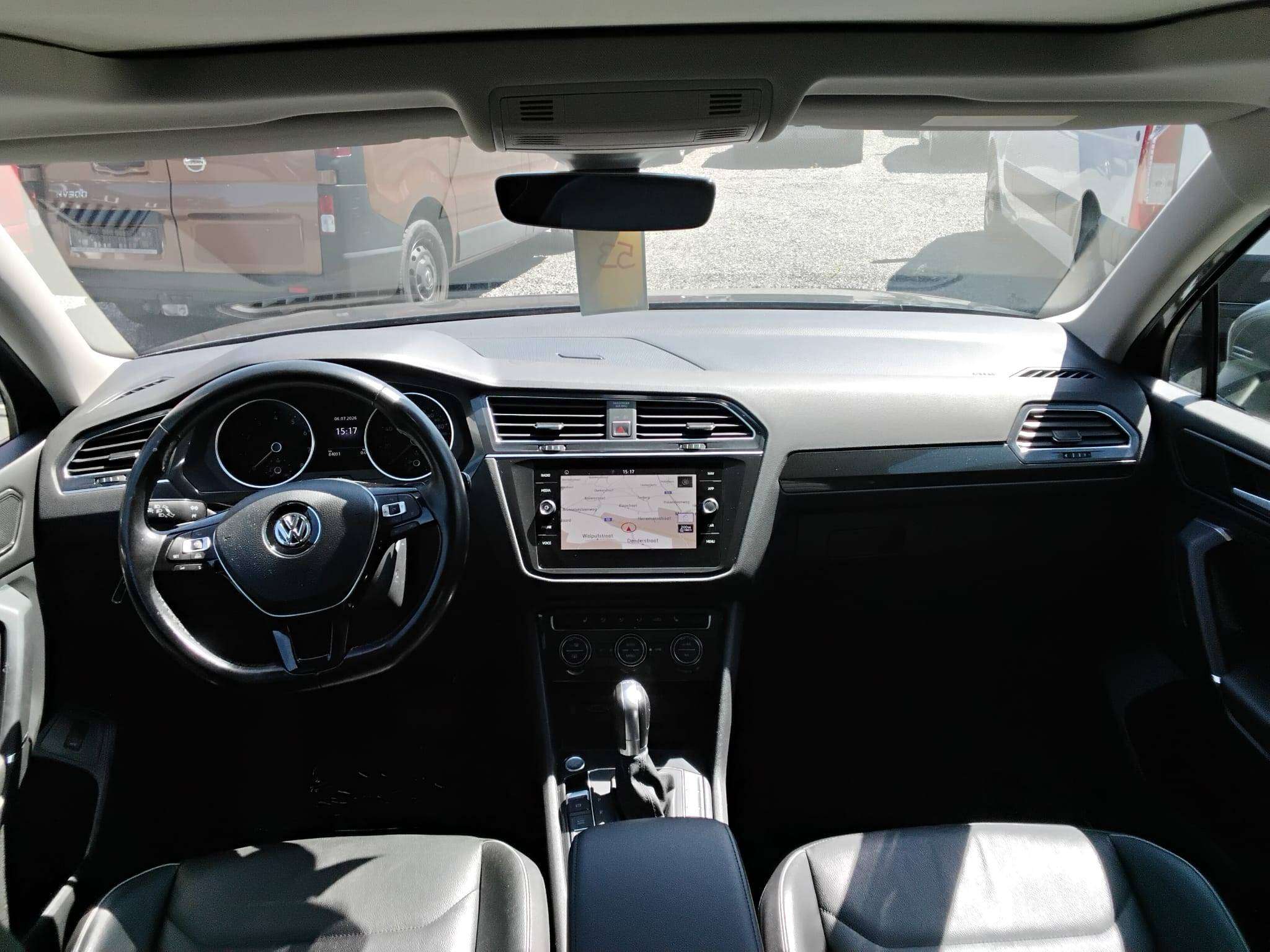 Volkswagen Tiguan Allspace 1.5 TSI R-LINE *FULL OPTIE* AUTOM LEDER 360°CAM CARPLAY PANODAK thumbnail