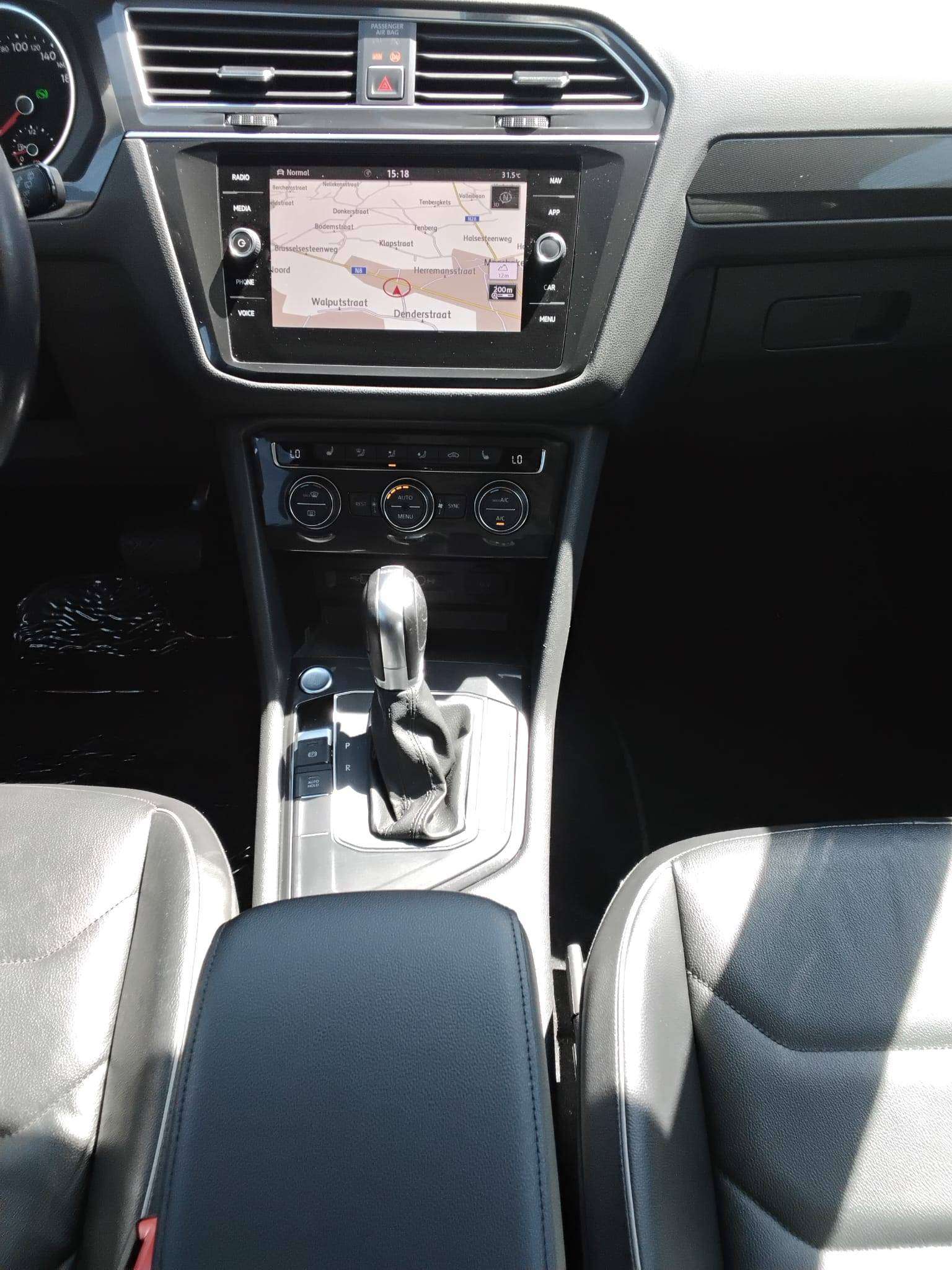 Volkswagen Tiguan Allspace 1.5 TSI R-LINE *FULL OPTIE* AUTOM LEDER 360°CAM CARPLAY PANODAK thumbnail