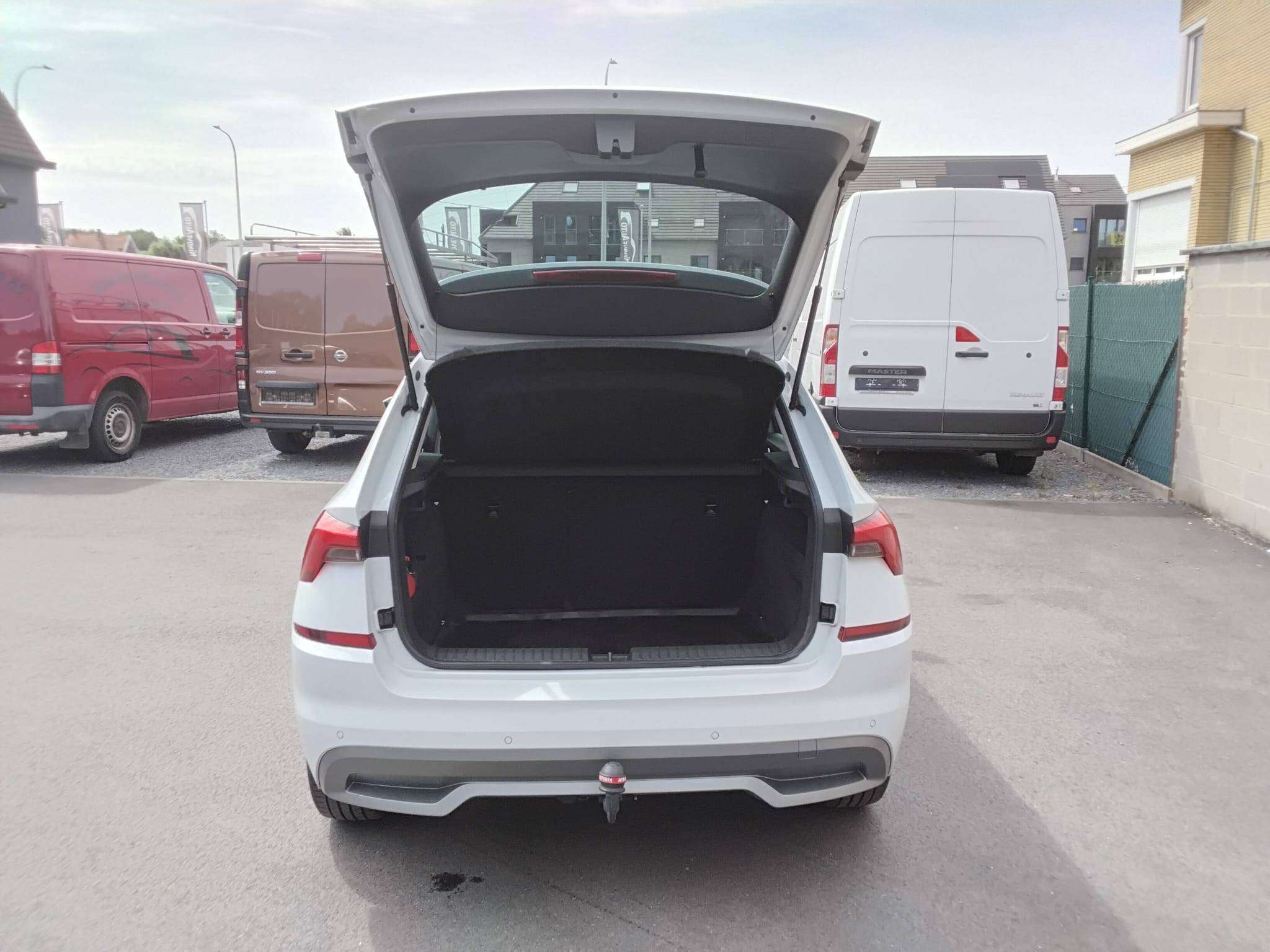 Skoda Kamiq CARPLAY CAM PARKHULP V&A TREKHAAK AIRCO  CRUISE  **46000KM** thumbnail
