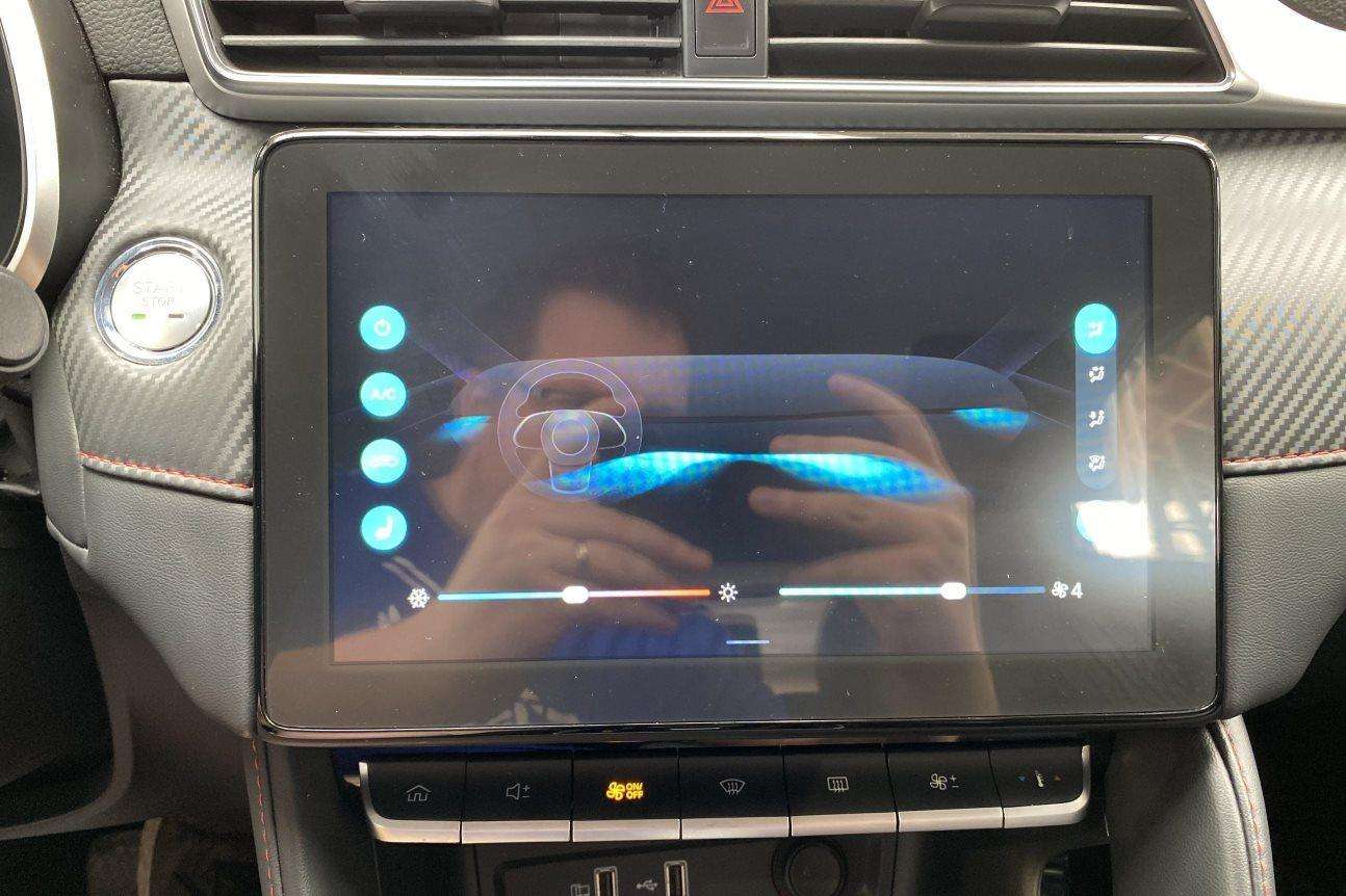 MG ZS LUXURY