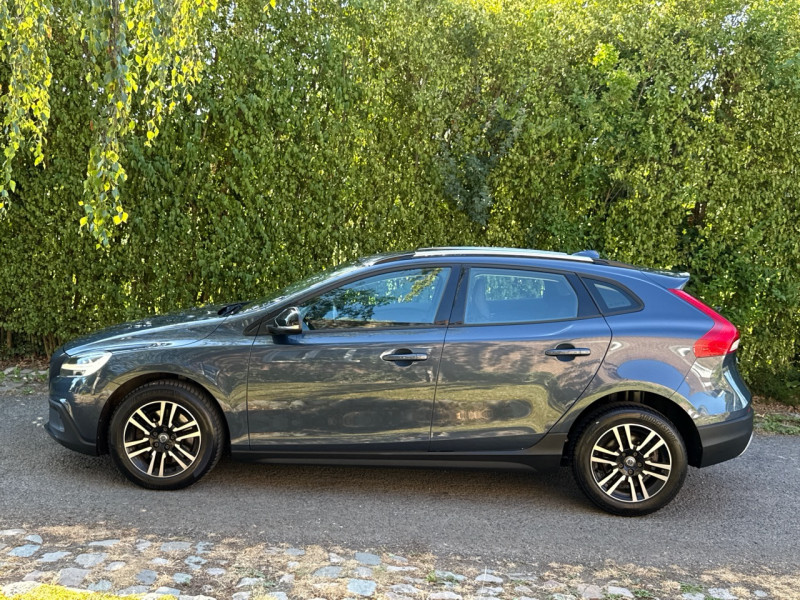 Volvo V40 CROSS COUNTRY D3 150CH PRO GEARTRONIC // 93.000KM // 2018 // GPS // LED
