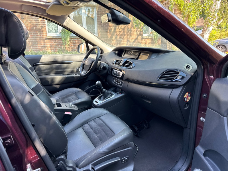 Renault GRAND SCENIC III 1.5 DCI 110CH BOSE 7 PLACES // TOIT OUVRANT // GPS // CAMERA