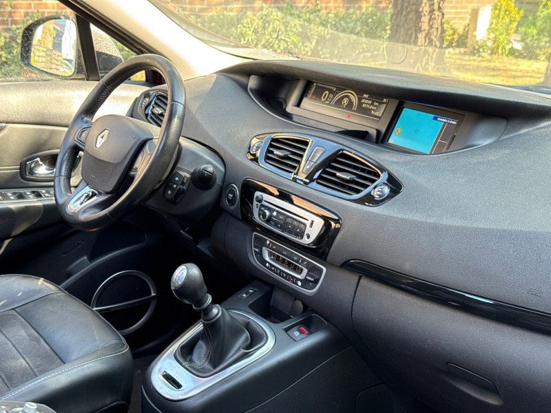 Renault GRAND SCENIC III 1.5 DCI 110CH BOSE 7 PLACES // TOIT OUVRANT // GPS // CAMERA