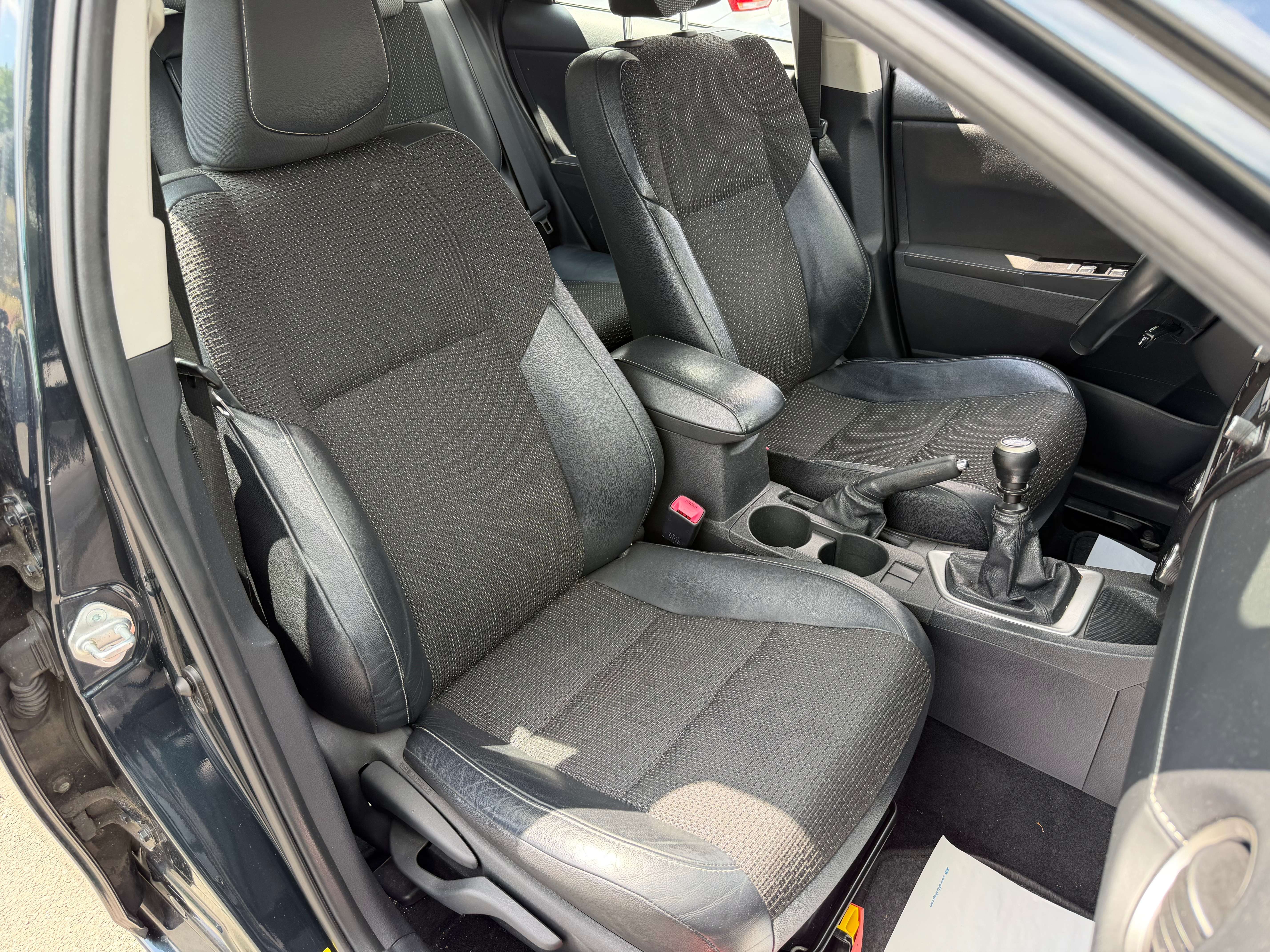 Toyota Auris 1.6i*A/C*CAMERA*XENON*BT*USB*Garantie 12 Mois