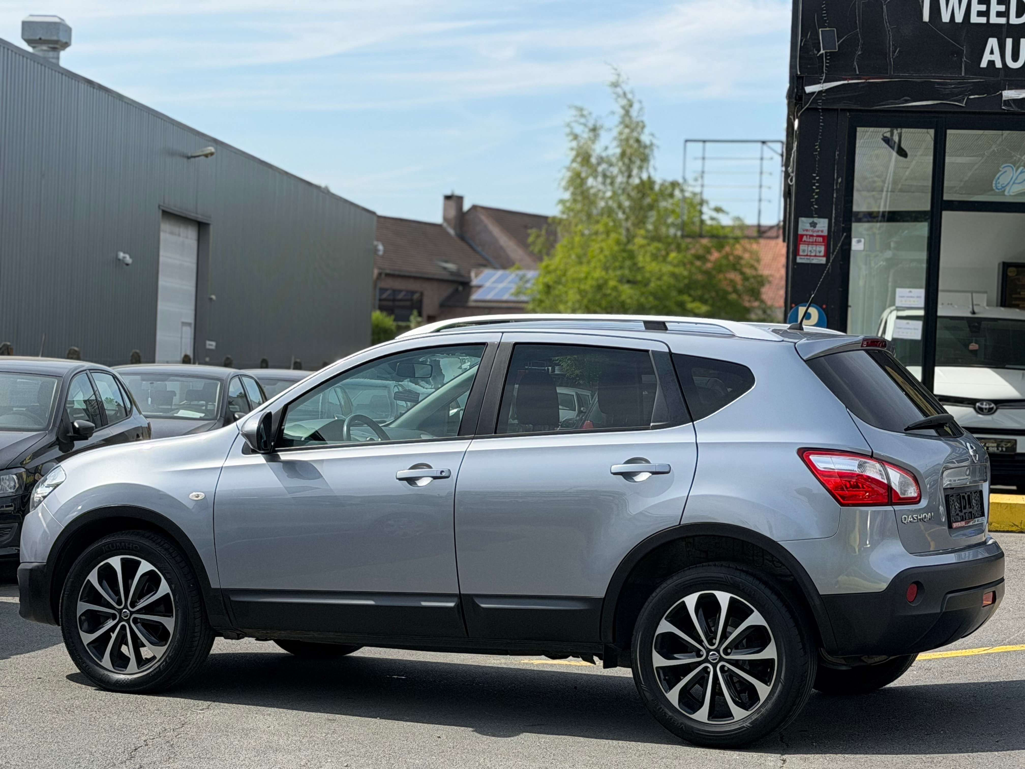 Nissan Qashqai 1.6i 2WD*BOITE AUTO*NAVI*CAMERA360*PANO*BT