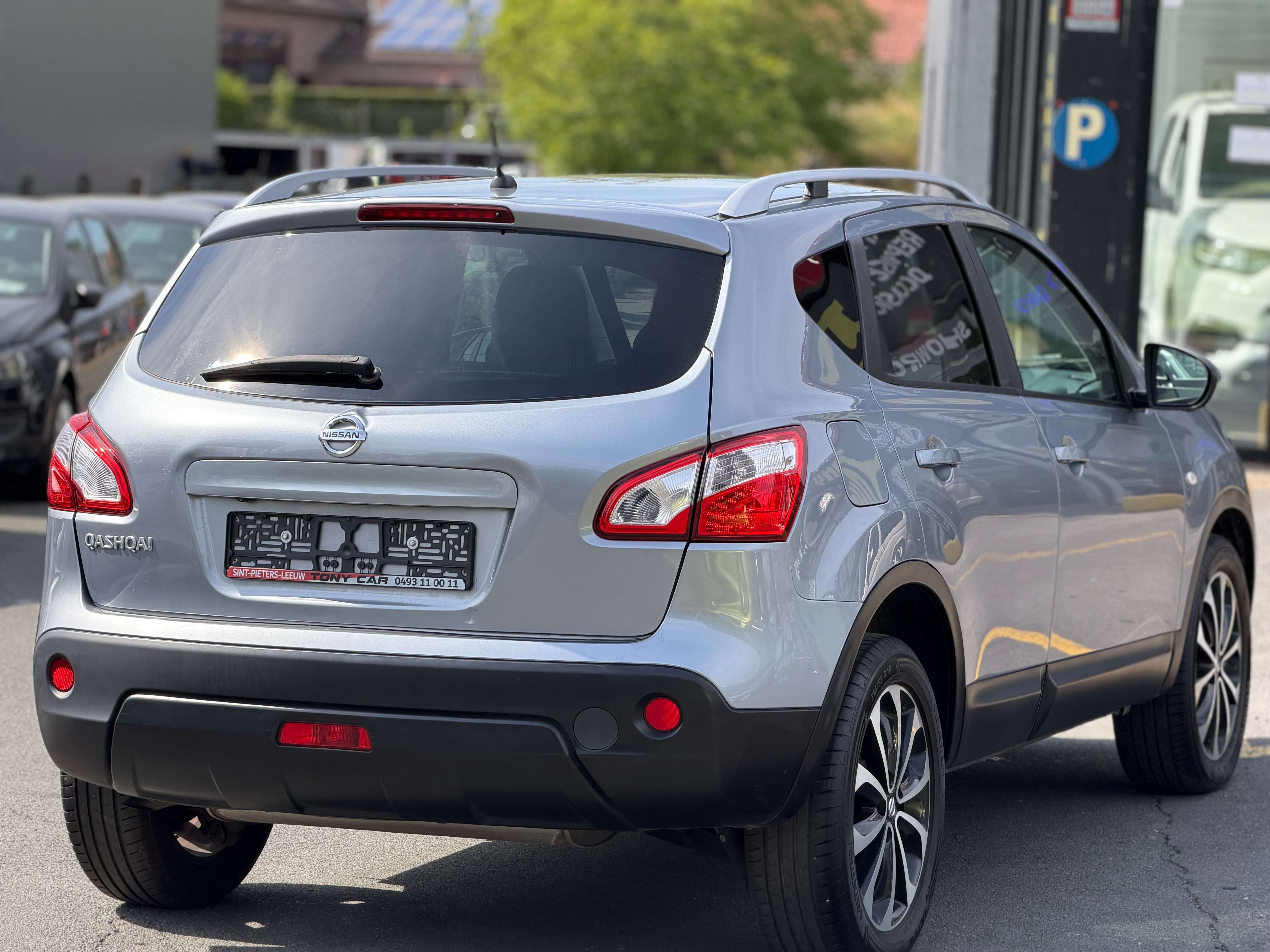Nissan Qashqai 1.6i 2WD*BOITE AUTO*NAVI*CAMERA360*PANO*BT