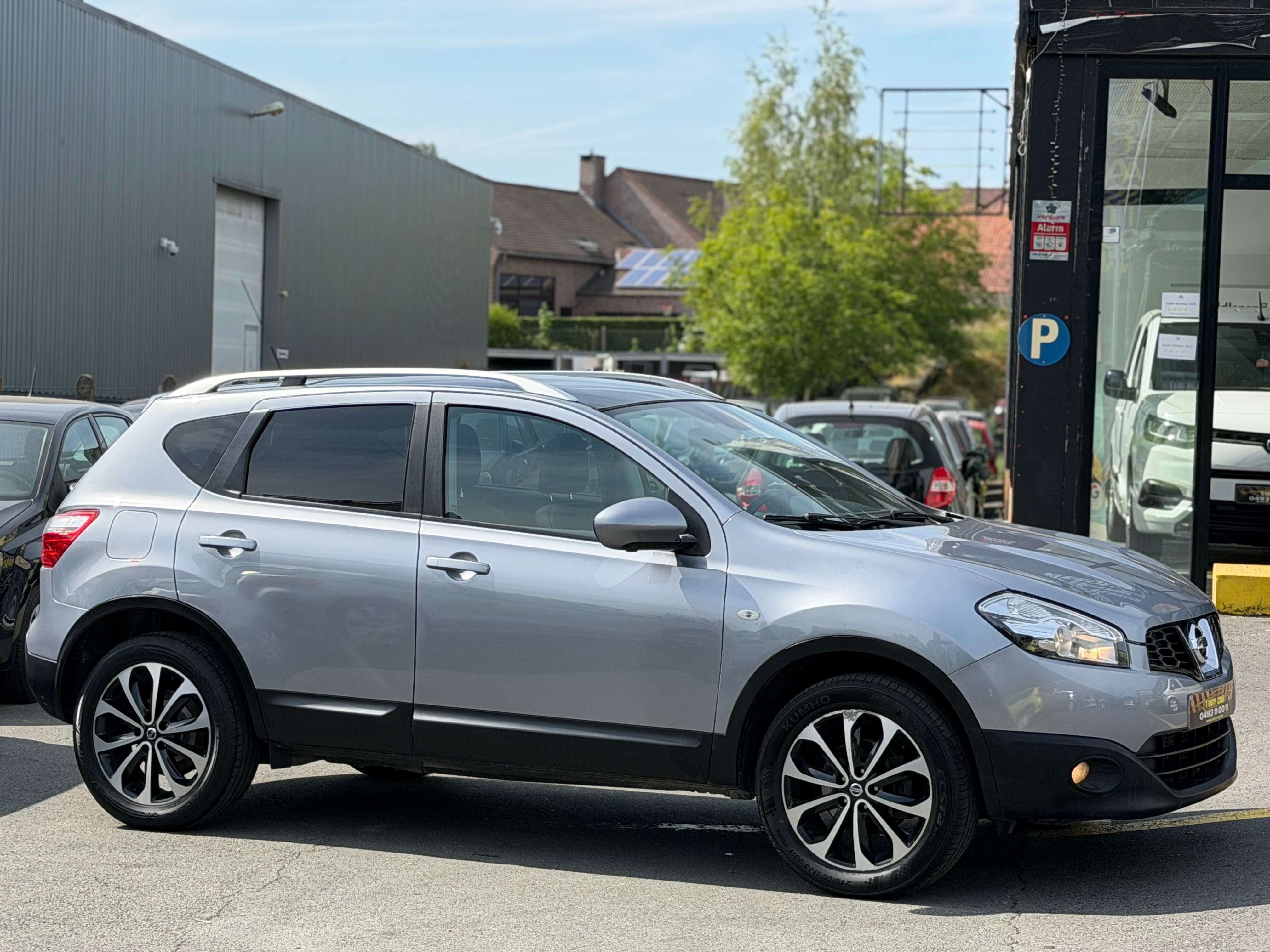 Nissan Qashqai 1.6i 2WD*BOITE AUTO*NAVI*CAMERA360*PANO*BT