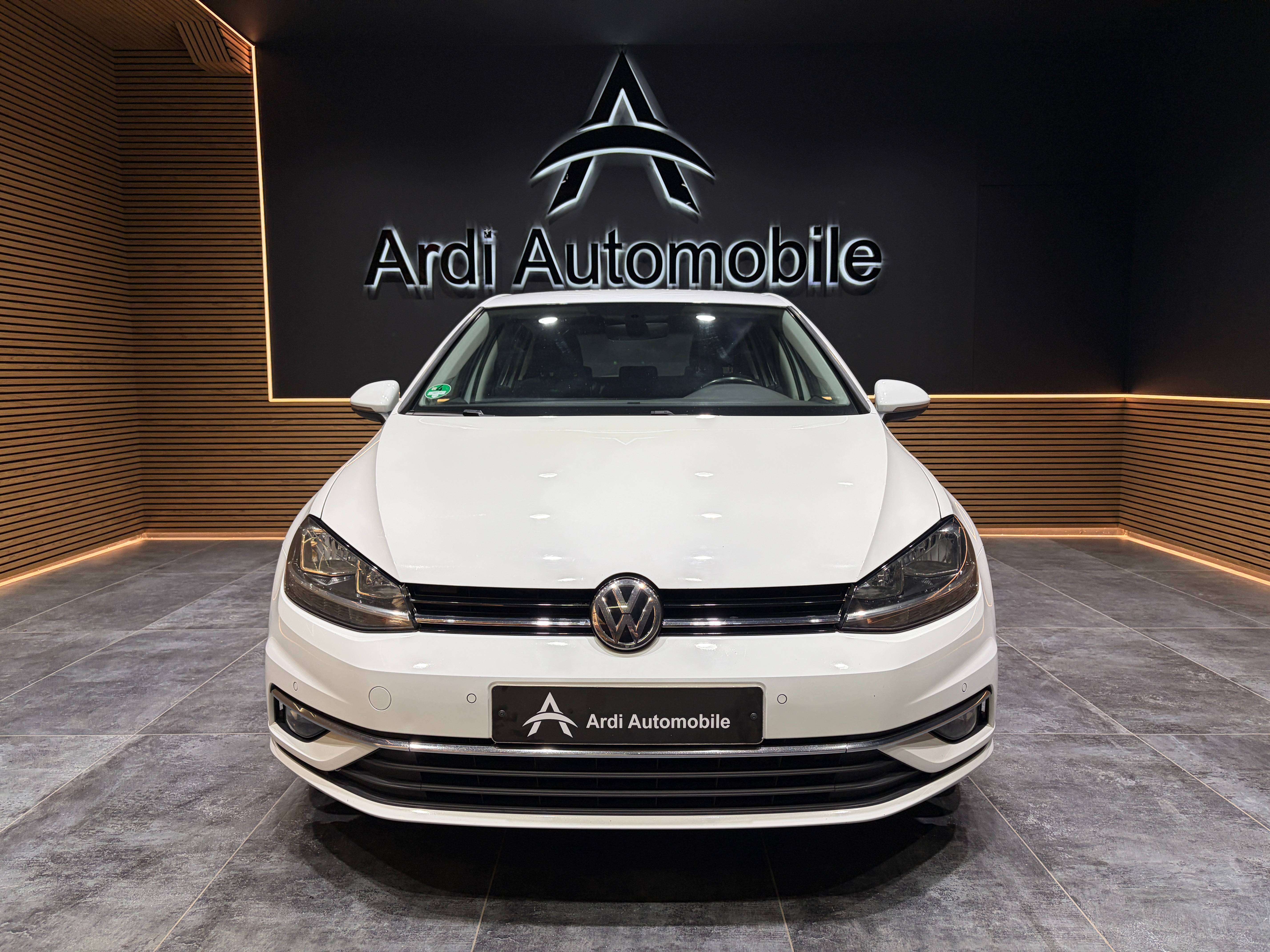 Volkswagen Golf 1.6 TDi *CARPLAY*FRONT ASSIST*ACC*CAPTEUR AV+AR*GARANTIE*