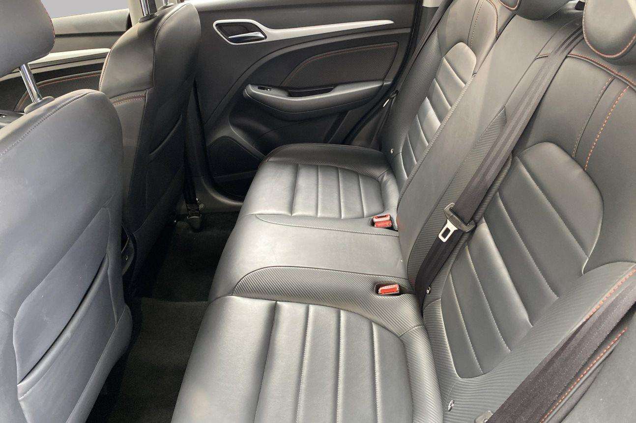 MG ZS LUXURY