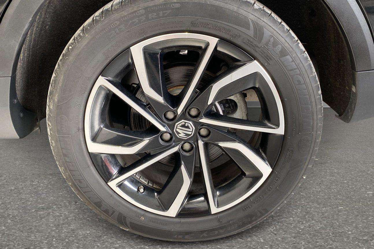 MG ZS LUXURY