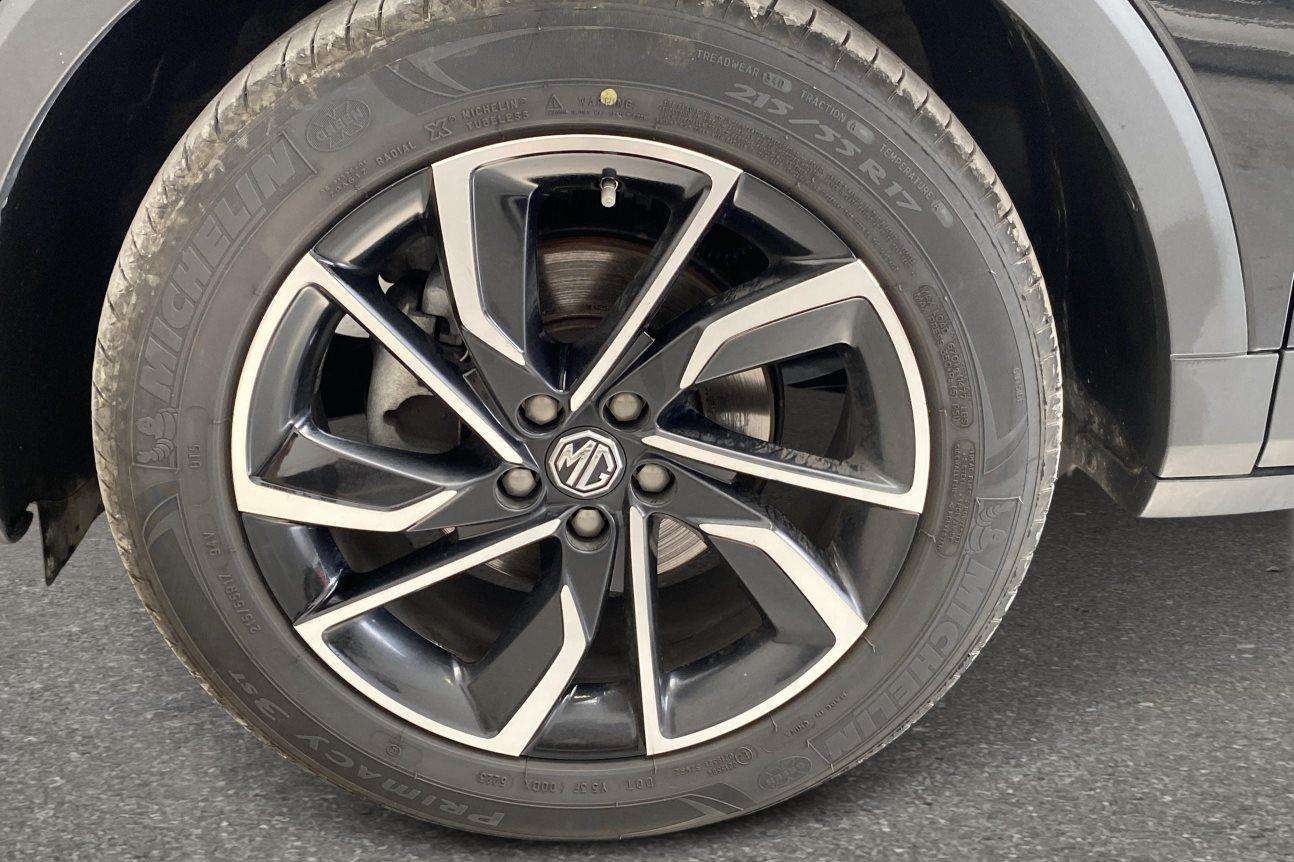 MG ZS LUXURY