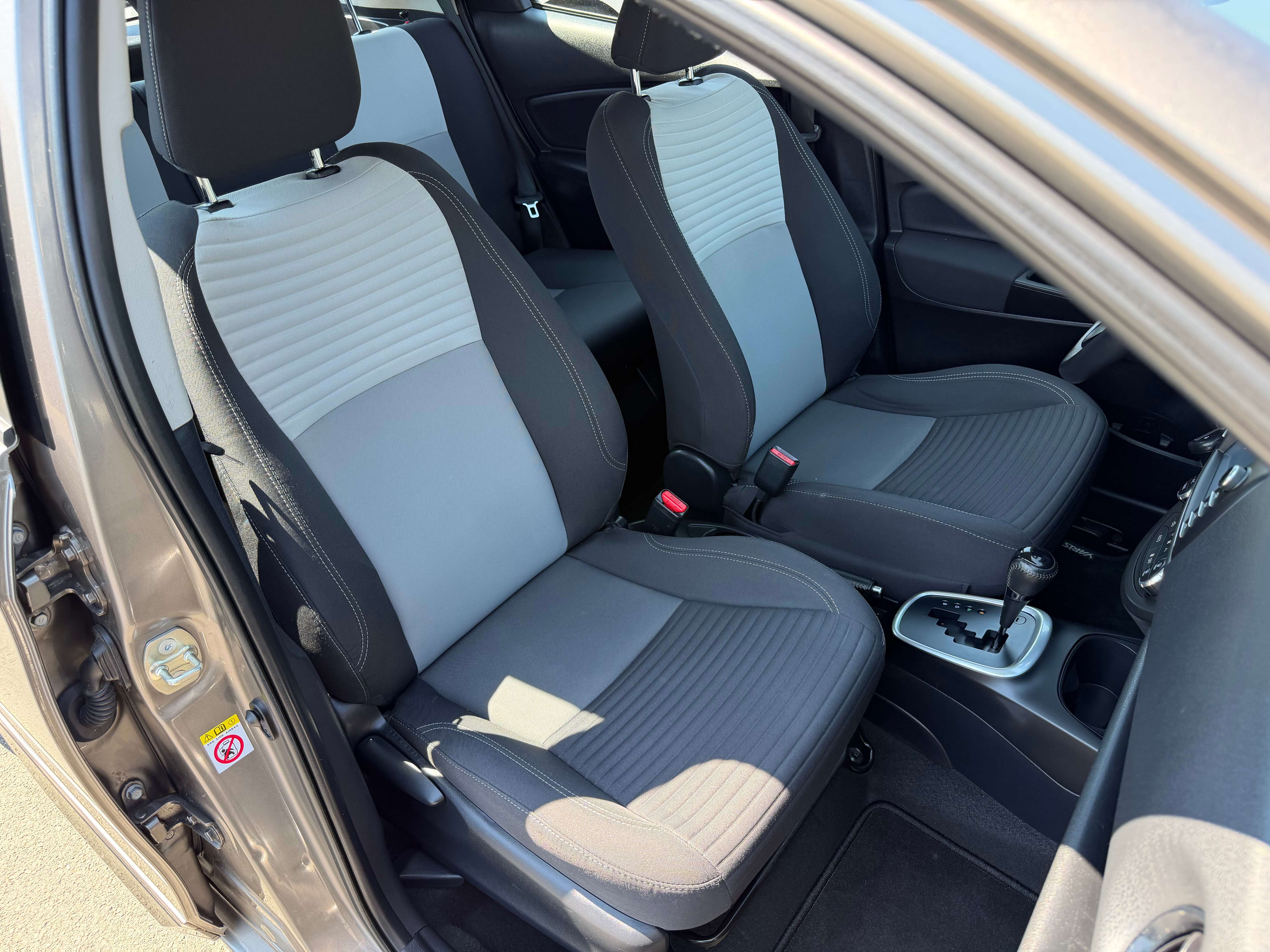 Toyota Yaris Hybrid 1.5i VVT-i*NAVI*CAMERA*BT*USB*G12M