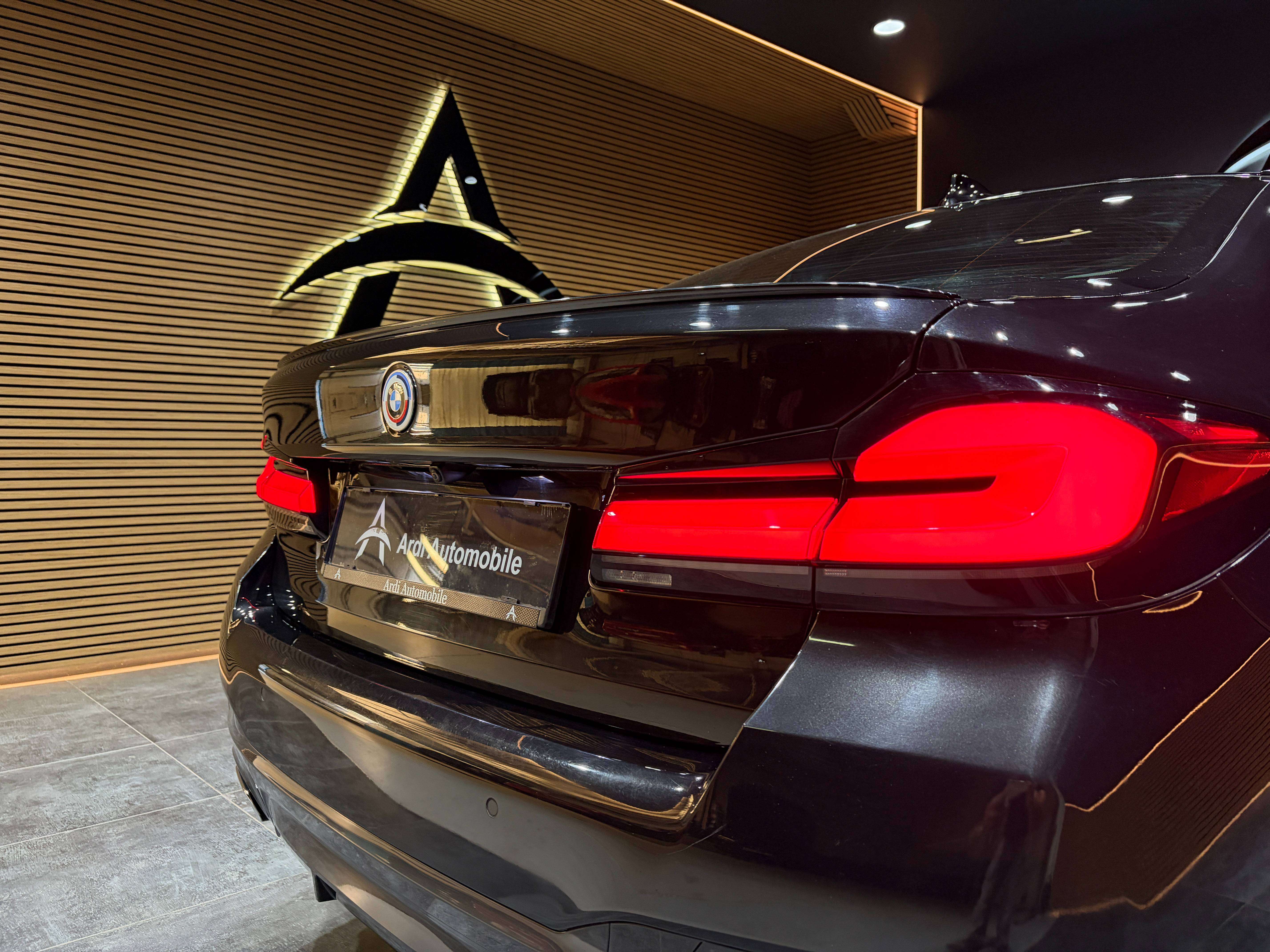 BMW 518 dA *PACK M*CARPLAY*HIFI*SIEGE CHAUFF*1ER PROPRIO*GARANTIE*