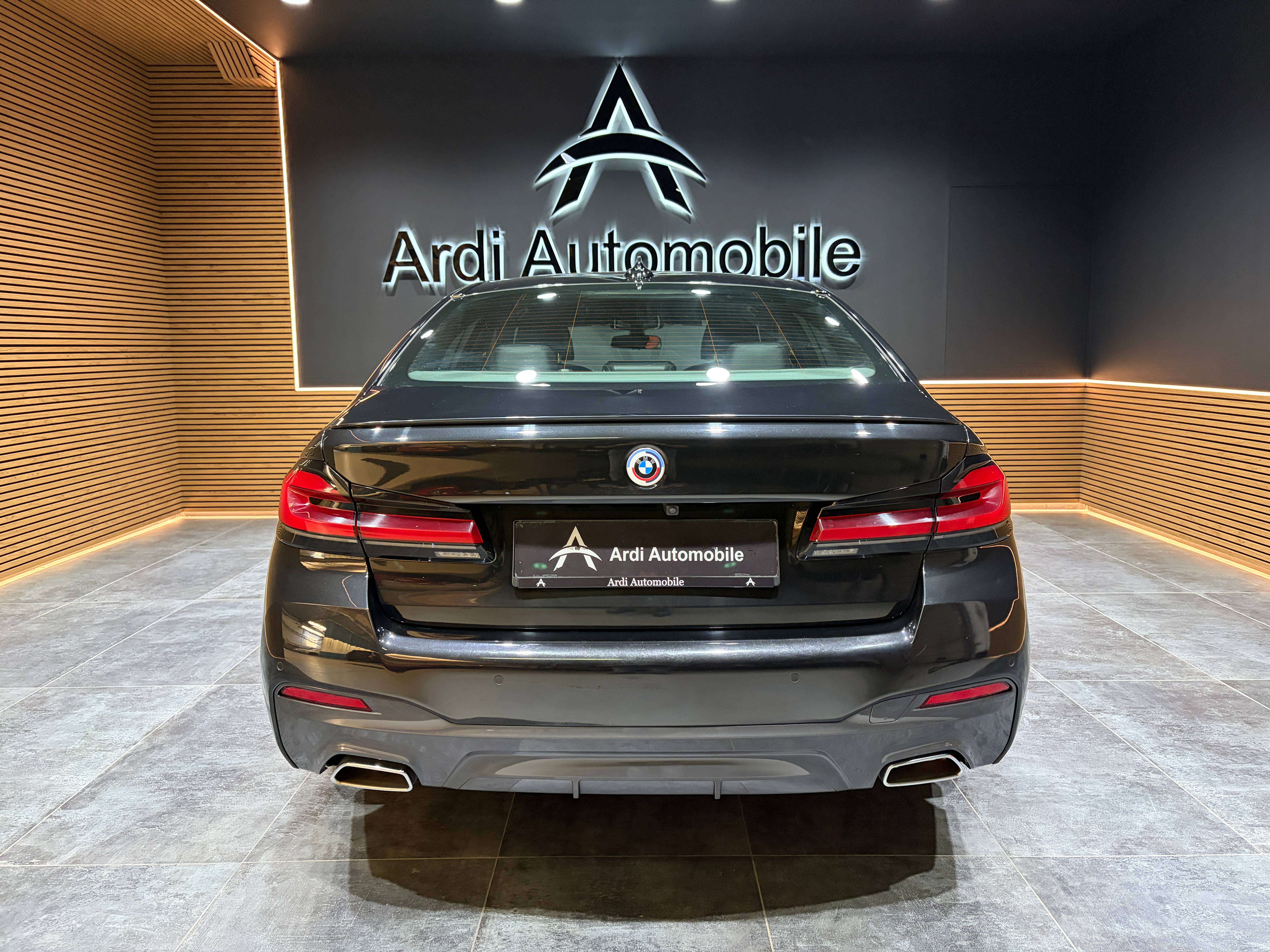 BMW 518 dA *PACK M*CARPLAY*HIFI*SIEGE CHAUFF*1ER PROPRIO*GARANTIE*