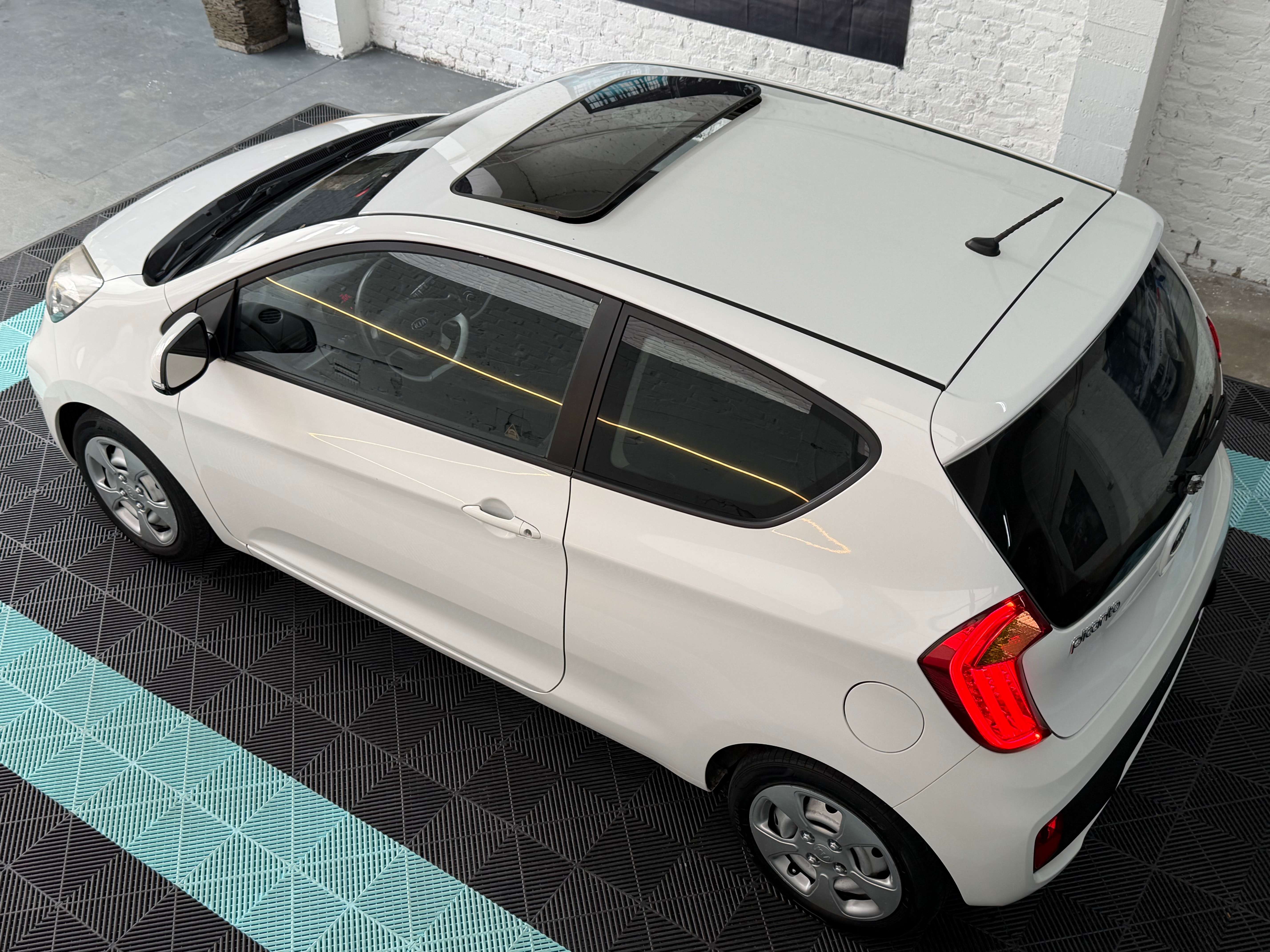Kia Picanto 1.0i - Toit ouvrant - Etat neuve - Garantie 12 mois
