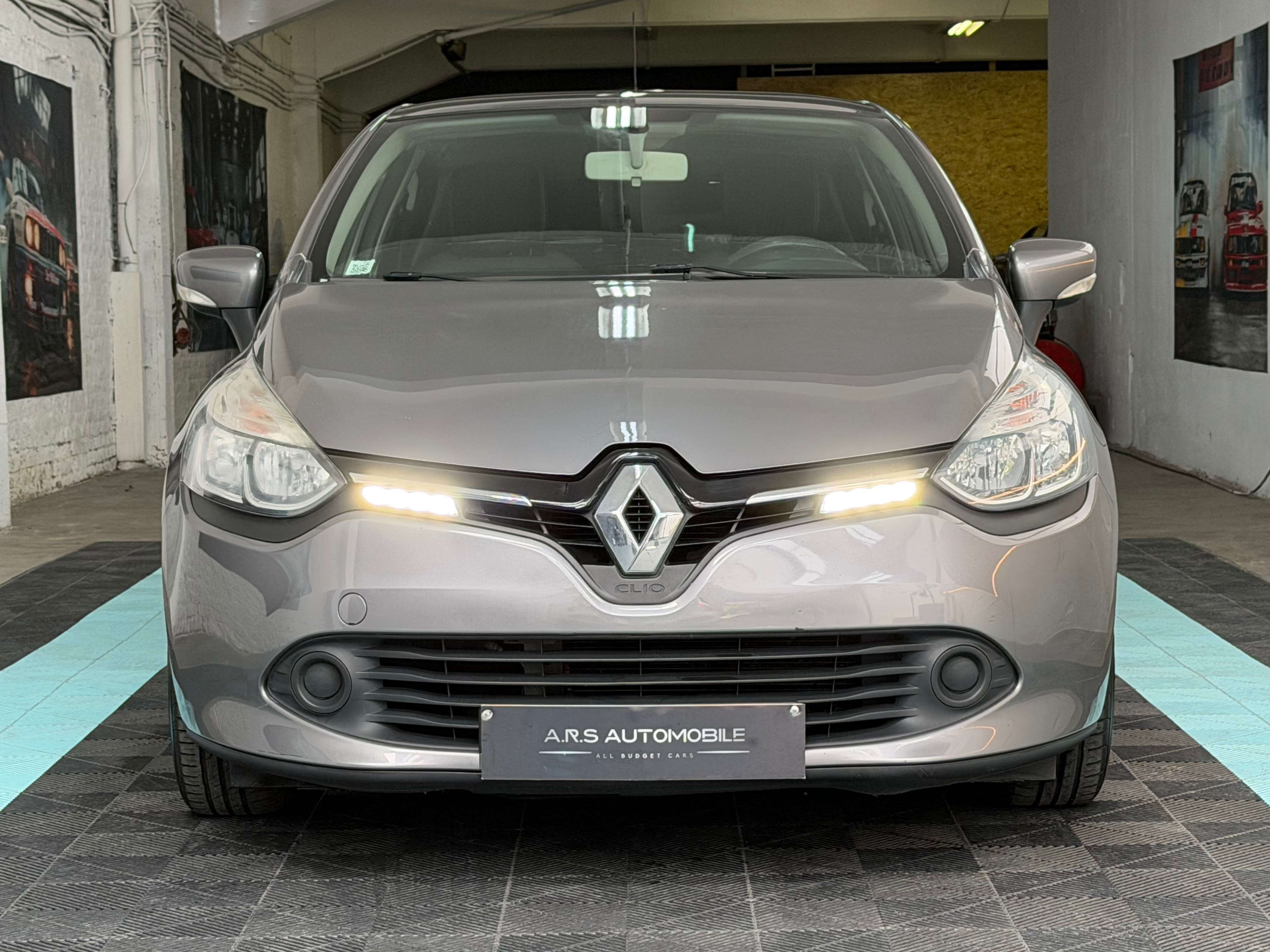 Renault Clio 1.2i - Toit Panoramique - Gps - Airco - Garantie 12 mois