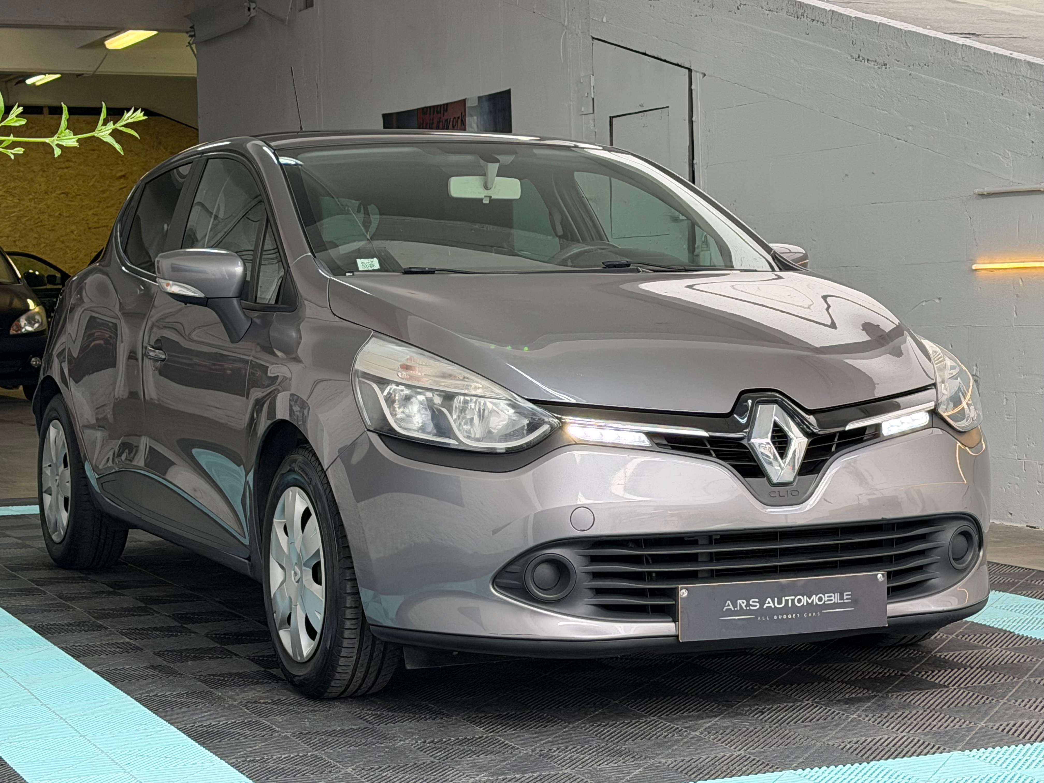 Renault Clio 1.2i - Toit Panoramique - Gps - Airco - Garantie 12 mois