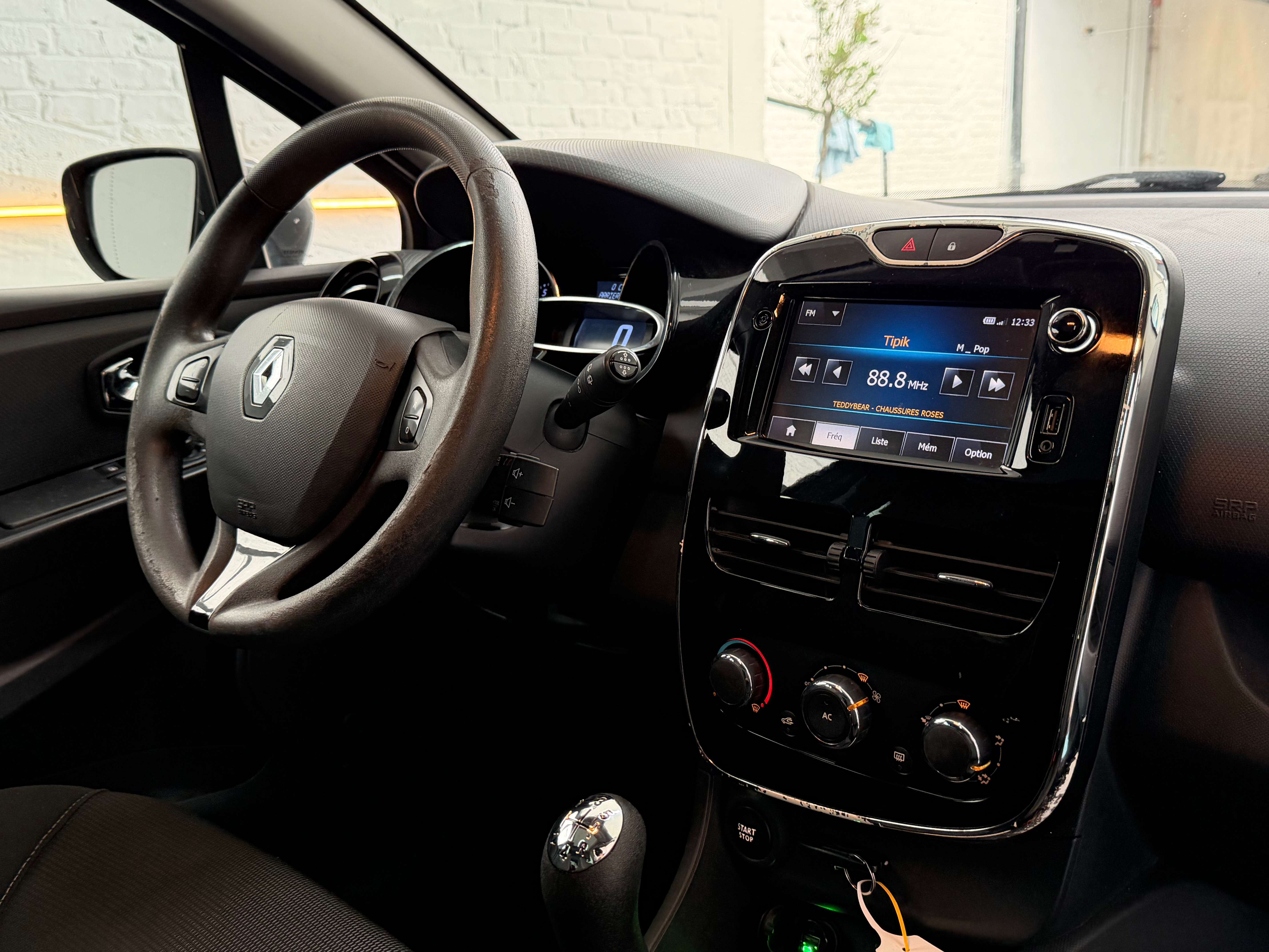 Renault Clio 1.2i - Toit Panoramique - Gps - Airco - Garantie 12 mois