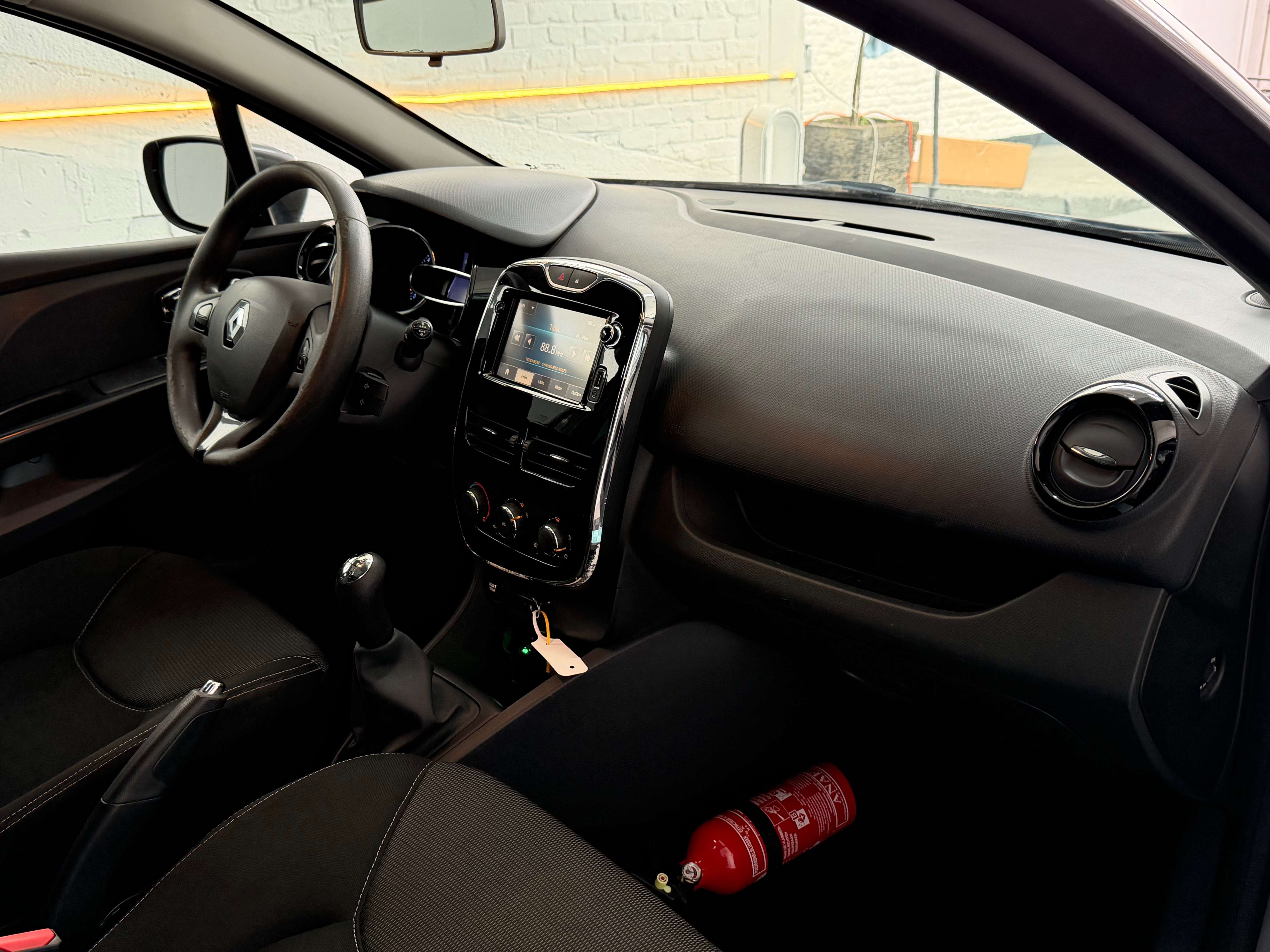 Renault Clio 1.2i - Toit Panoramique - Gps - Airco - Garantie 12 mois