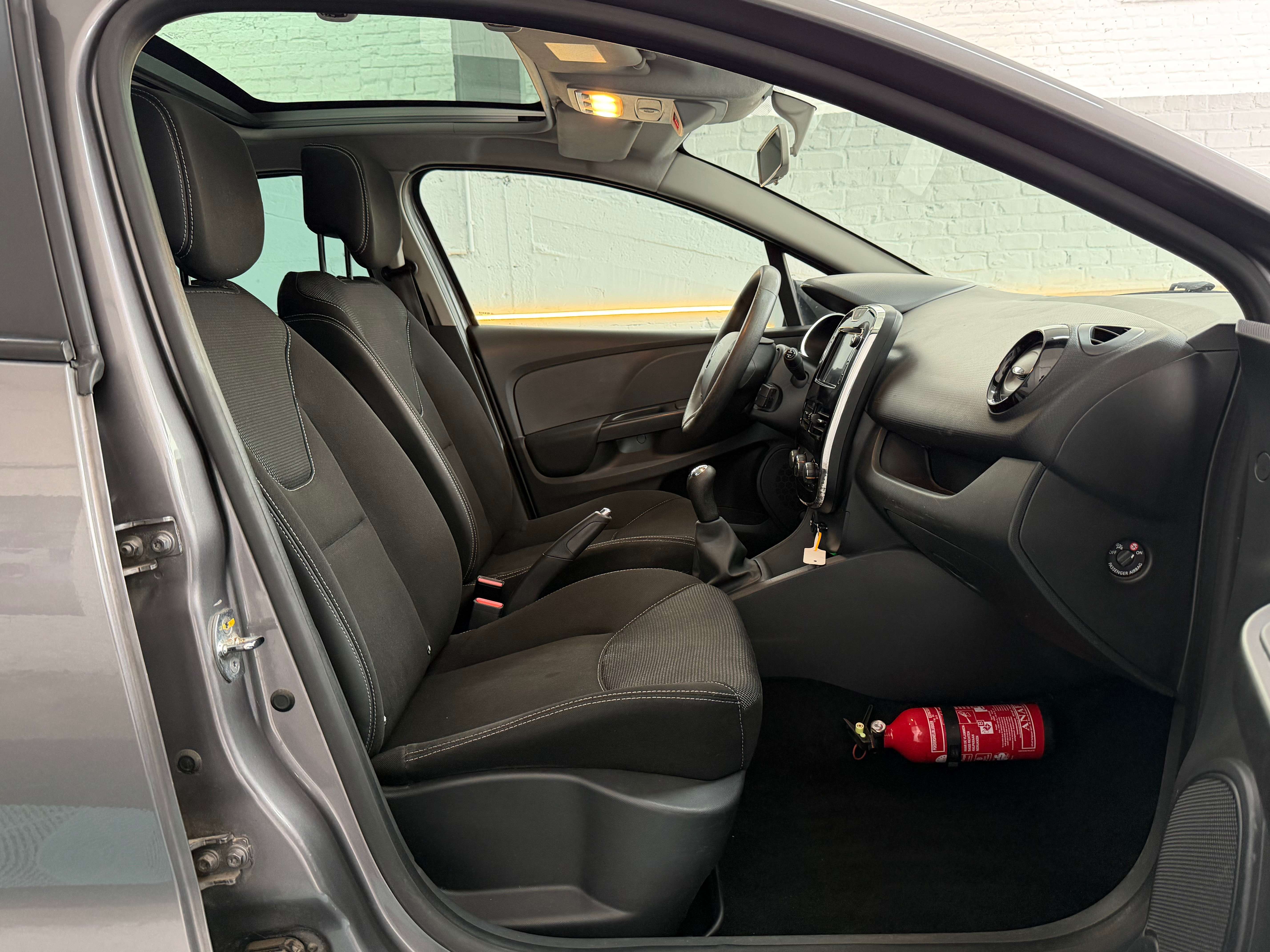 Renault Clio 1.2i - Toit Panoramique - Gps - Airco - Garantie 12 mois