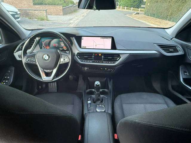 BMW 118 118i Sport Edition / 1er Main / Full Led / Front assist / Car-Play