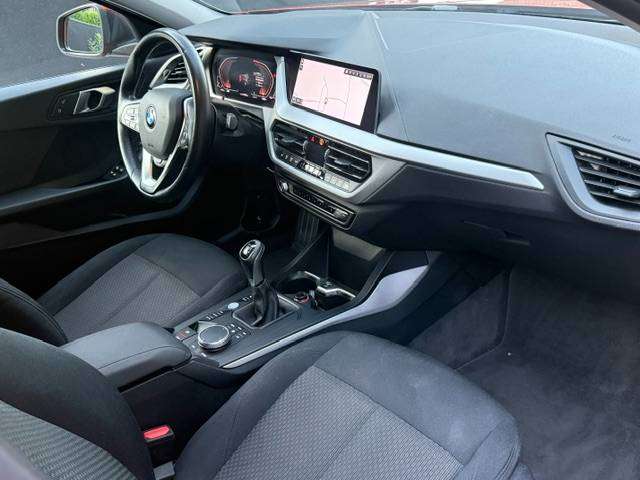BMW 118 118i Sport Edition / 1er Main / Full Led / Front assist / Car-Play