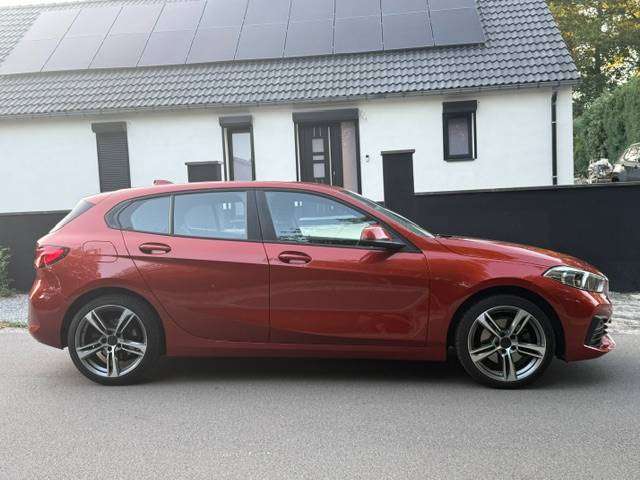 BMW 118 118i Sport Edition / 1er Main / Full Led / Front assist / Car-Play
