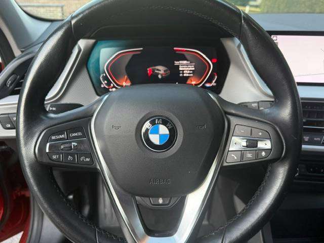 BMW 118 118i Sport Edition / 1er Main / Full Led / Front assist / Car-Play