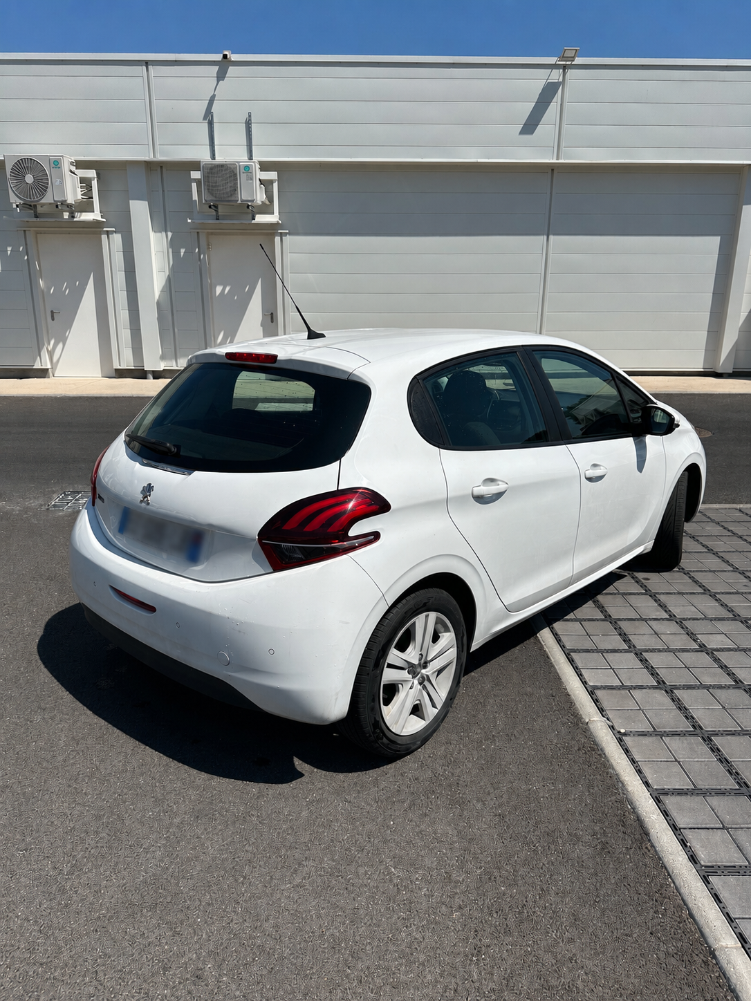 Peugeot 208 (2) 1.2 PURETECH 82 SIGNATURE 5P