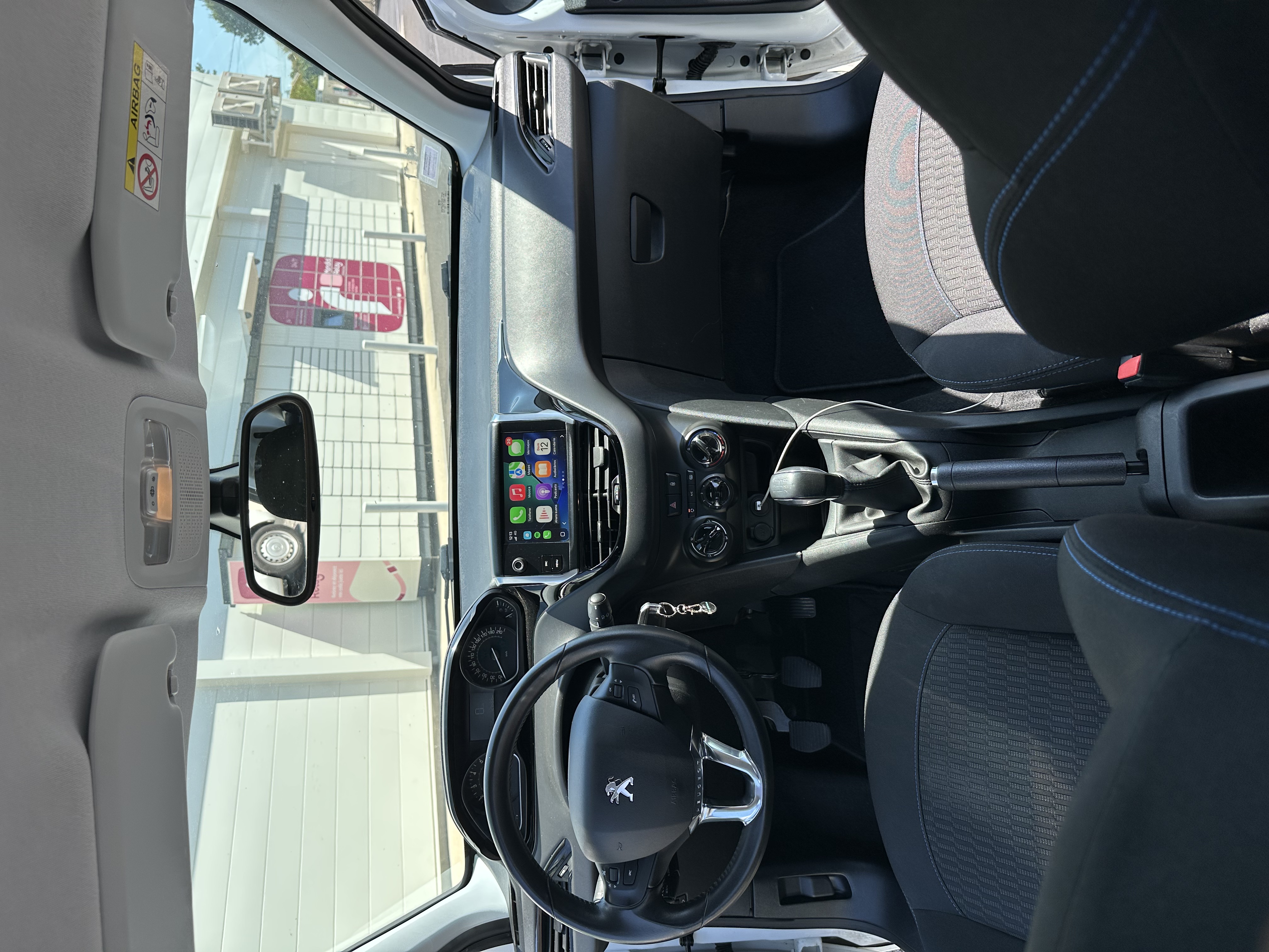 Peugeot 208 (2) 1.2 PURETECH 82 SIGNATURE 5P
