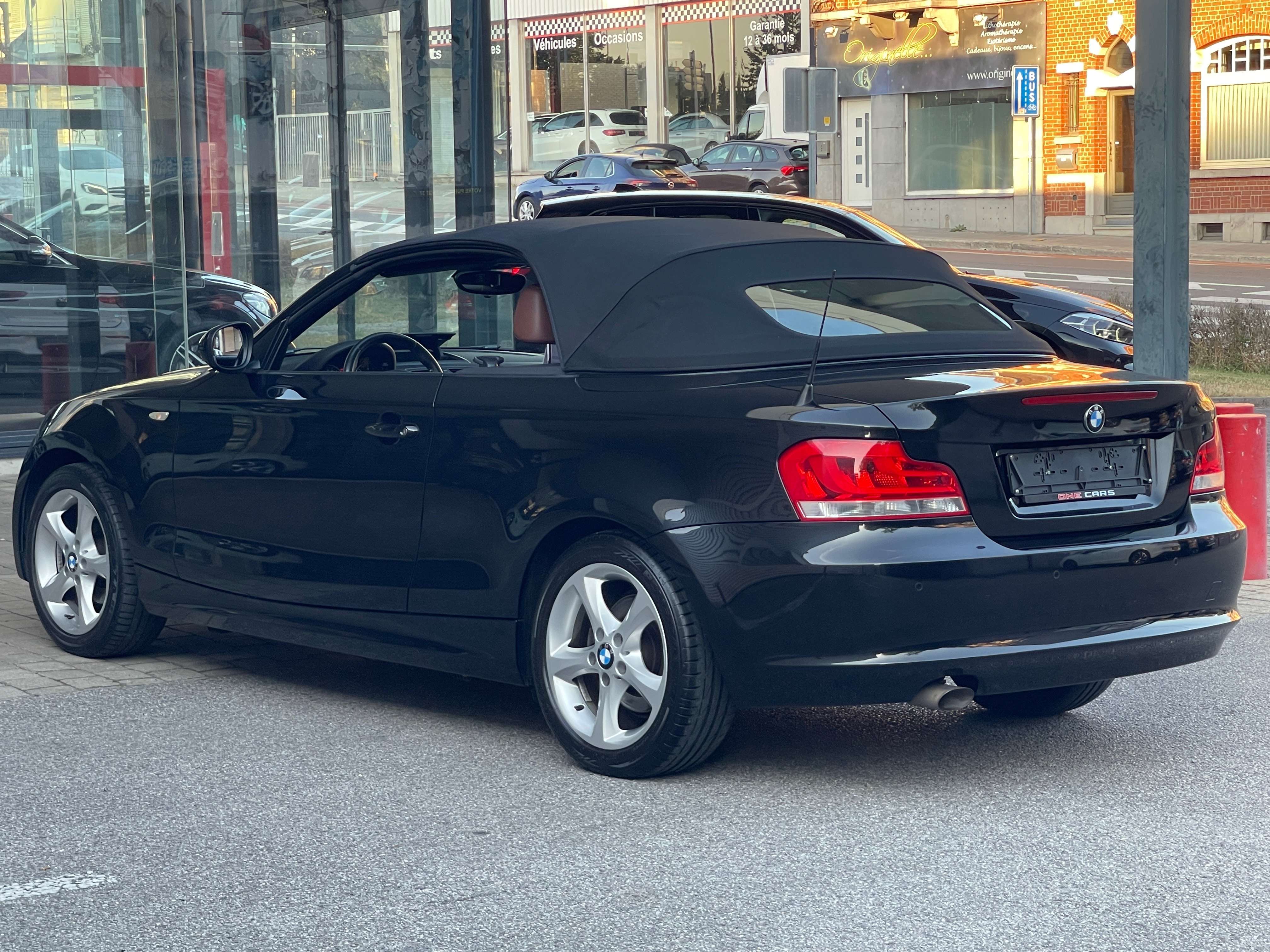 BMW 118 d Cabrio CUIR SPORT-AIRCO-CAPOTE ELEC-PDC-JA17P-GAR 12MOIS