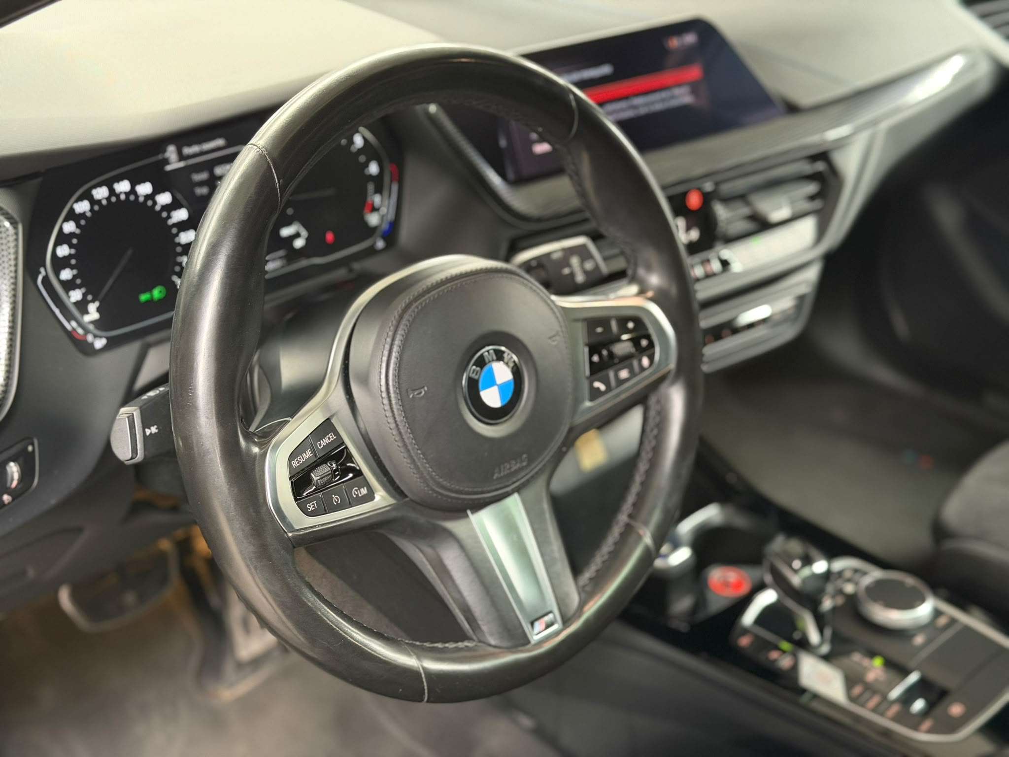 BMW 118 iA * PACK M * TOIT OUVRANT * CARPLAY * CAMERA * SIEGE SPORT * LED