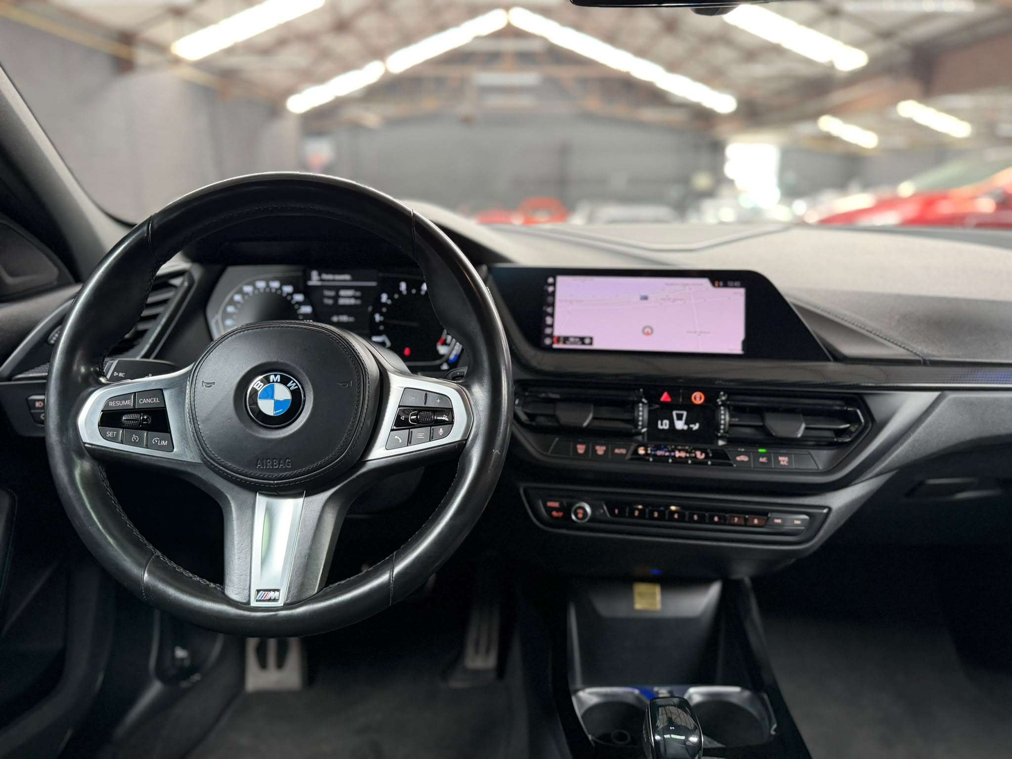 BMW 118 iA * PACK M * TOIT OUVRANT * CARPLAY * CAMERA * SIEGE SPORT * LED