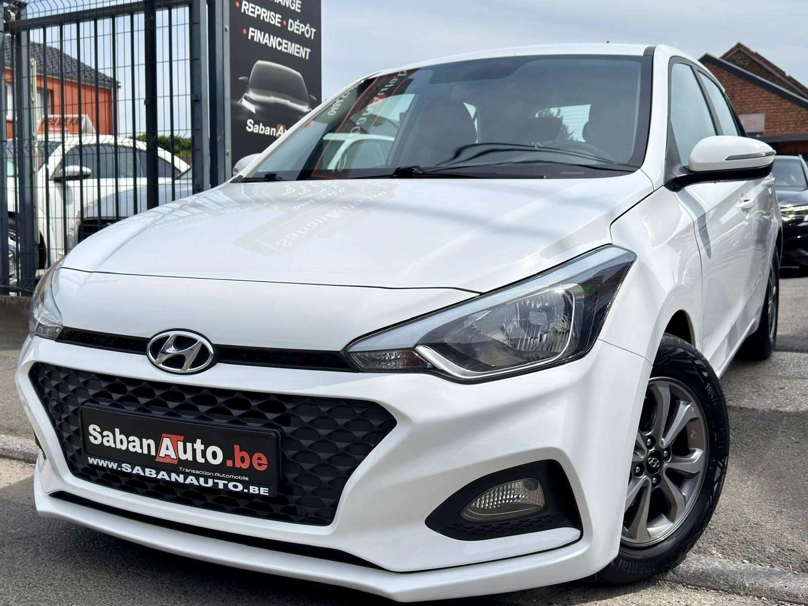 Hyundai i20 i20 1.2i • CARPLAY • CAMERA • CLIM • JANTES • GARANTI 12 MOIS !!