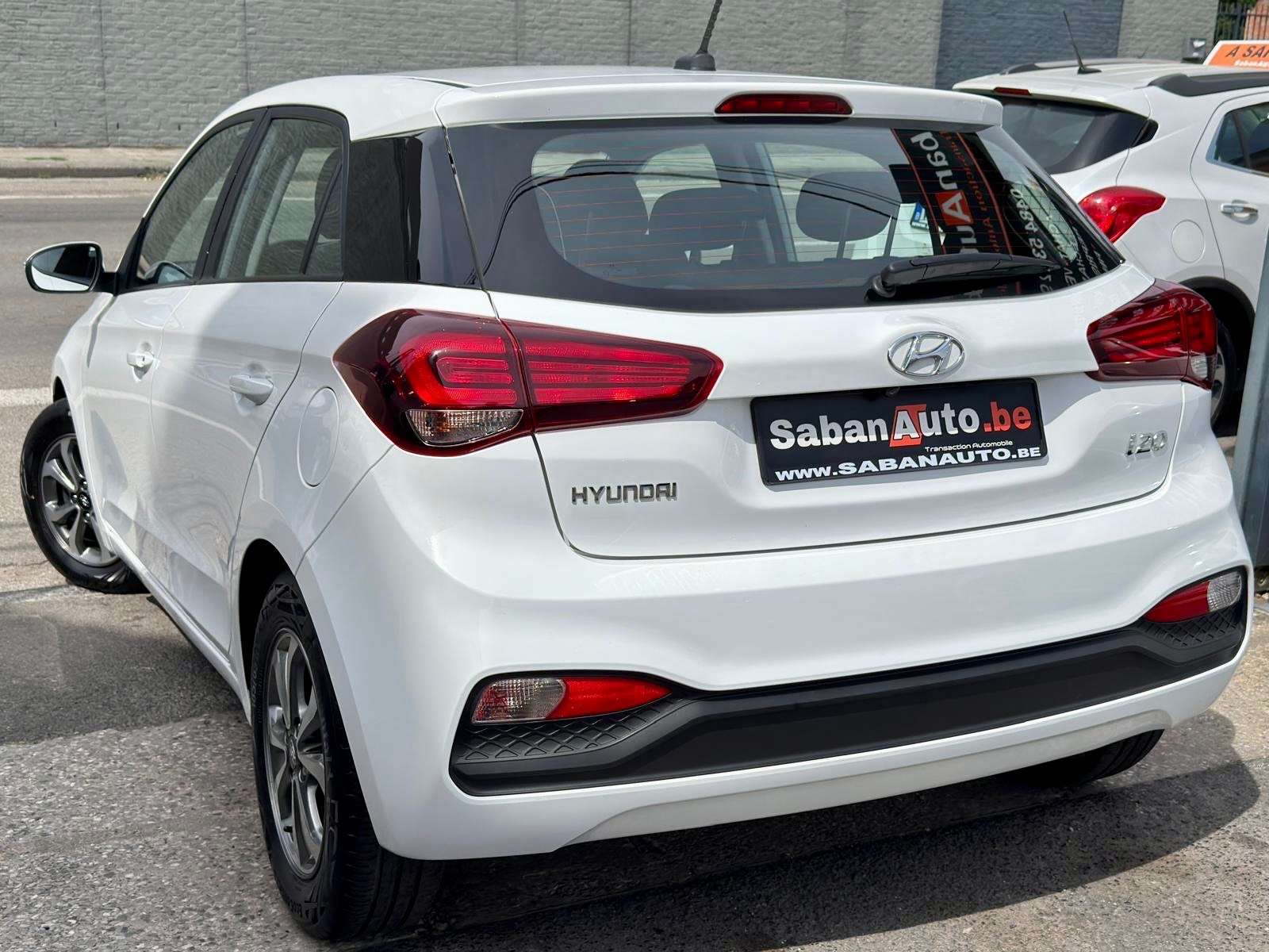 Hyundai i20 i20 1.2i • CARPLAY • CAMERA • CLIM • JANTES • GARANTI 12 MOIS !!