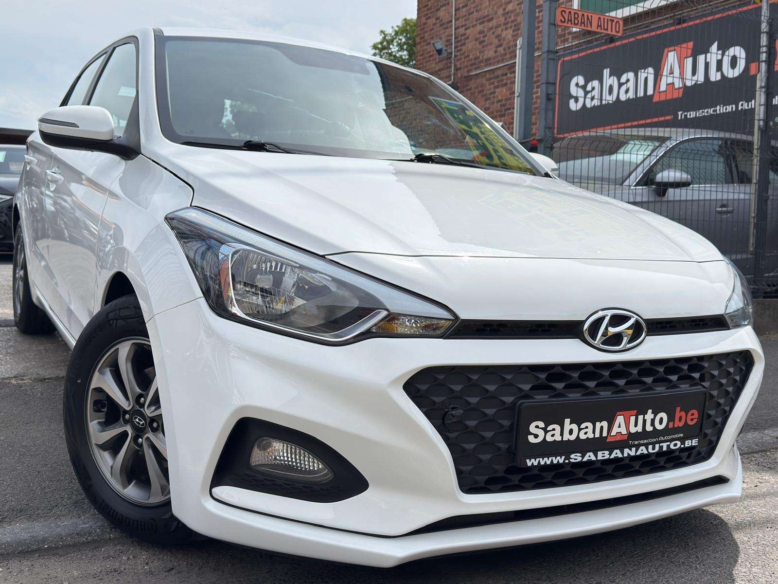 Hyundai i20 i20 1.2i • CARPLAY • CAMERA • CLIM • JANTES • GARANTI 12 MOIS !!