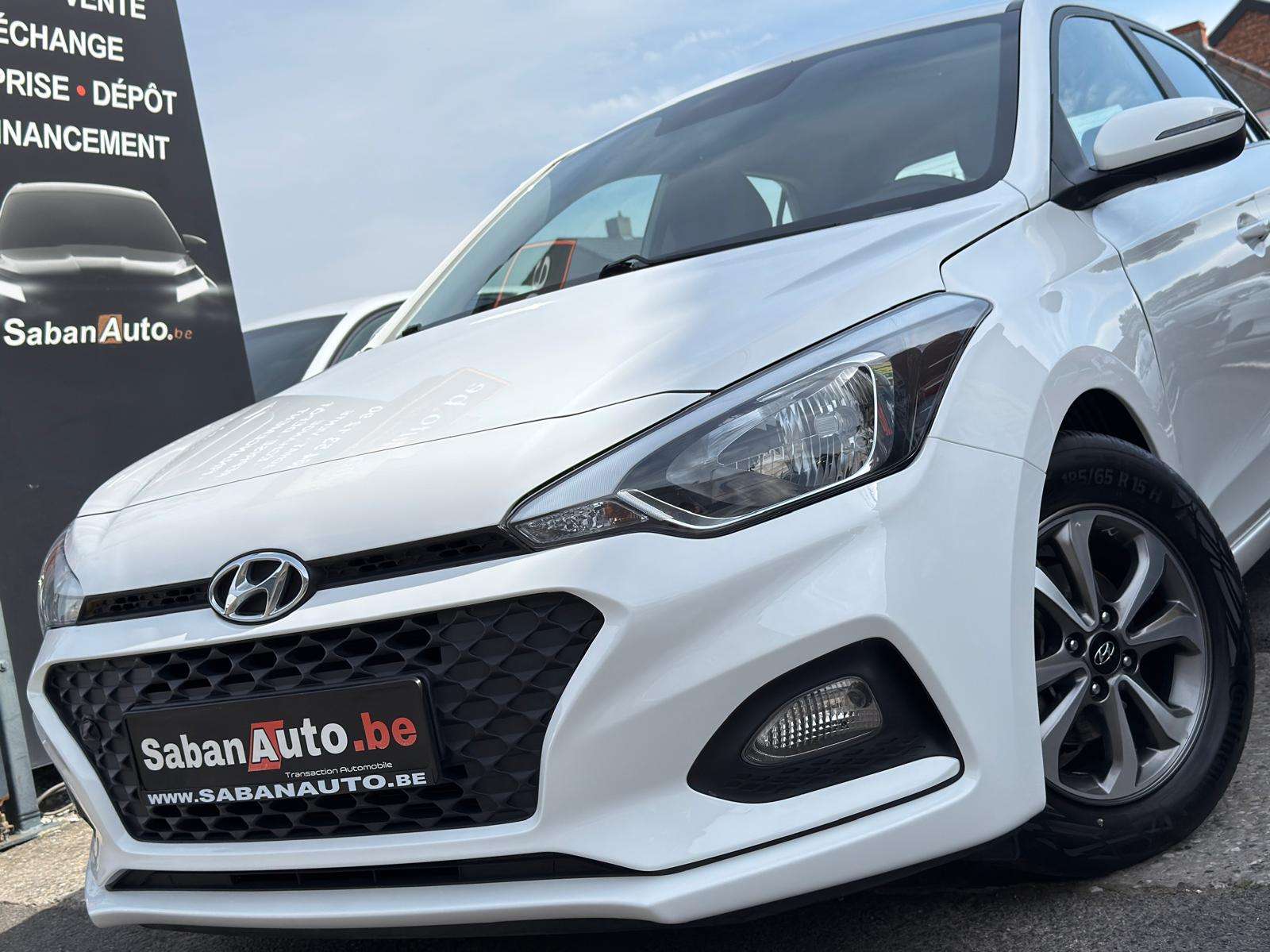 Hyundai i20 i20 1.2i • CARPLAY • CAMERA • CLIM • JANTES • GARANTI 12 MOIS !!
