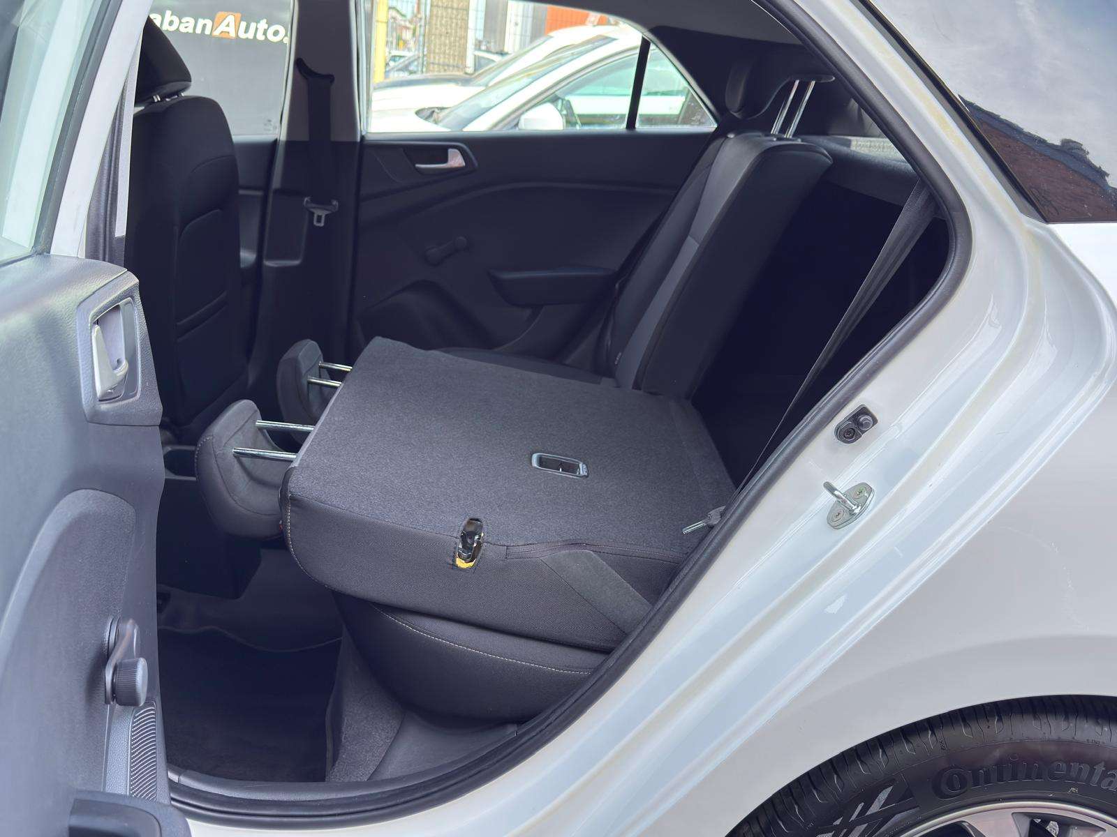 Hyundai i20 i20 1.2i • CARPLAY • CAMERA • CLIM • JANTES • GARANTI 12 MOIS !!
