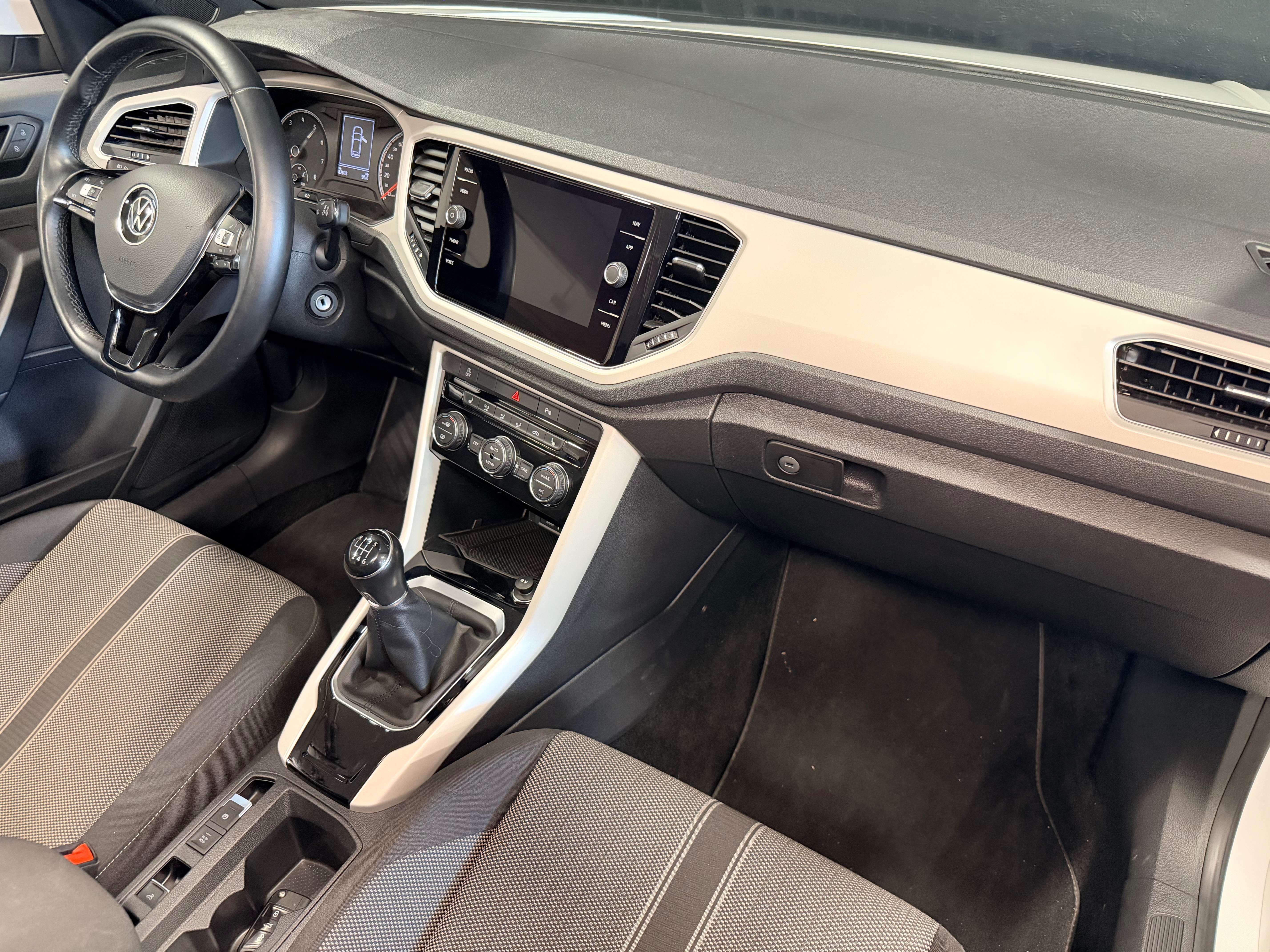 Volkswagen T-Roc Cabriolet 1.0 TSI Style — Garantie 2 ans — Sièges chauffants — GPS